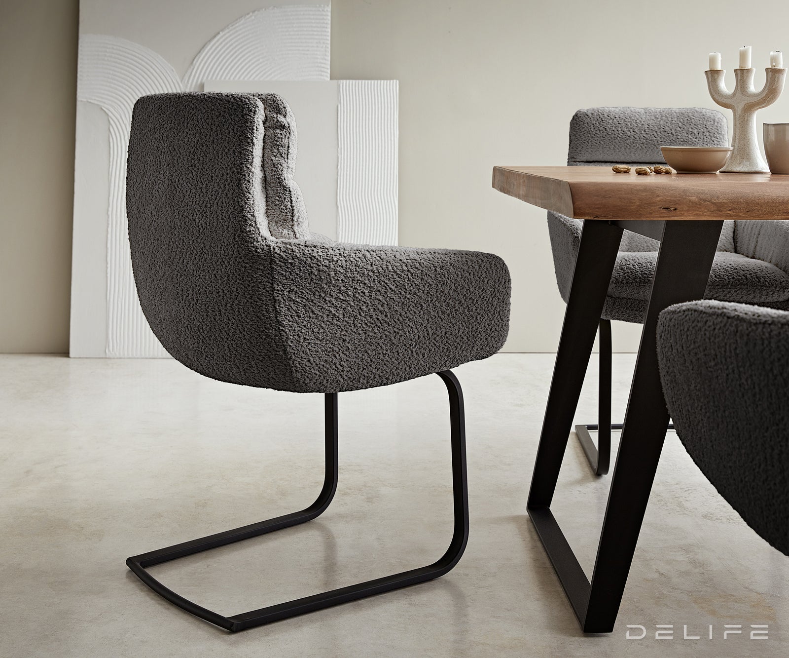 Blagovaonska stolica Abelia s rukonaslonom, Materijal: Boucle