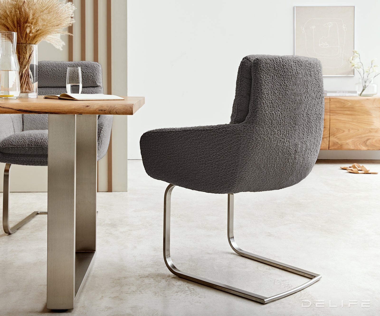 Blagovaonska stolica Abelia s rukonaslonom, Materijal: Boucle