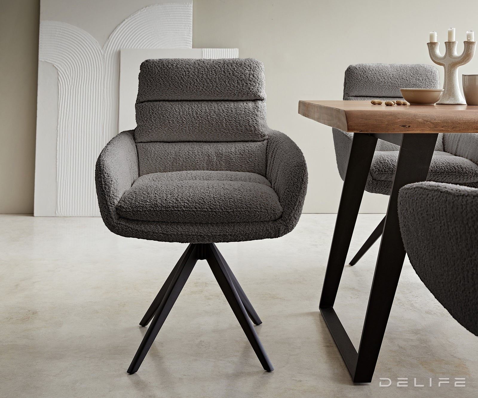 Blagovaonska stolica Abelia s rukonaslonom, Materijal: Boucle