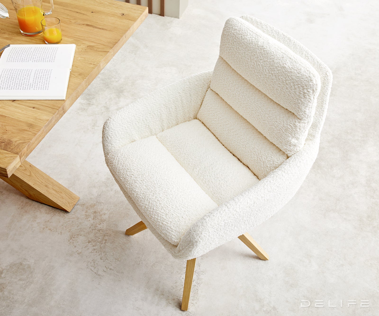 Blagovaonska stolica Abelia s rukonaslonom, Materijal: Boucle