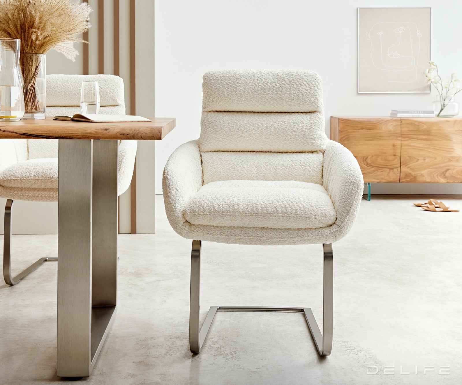 Blagovaonska stolica Abelia s rukonaslonom, Materijal: Boucle