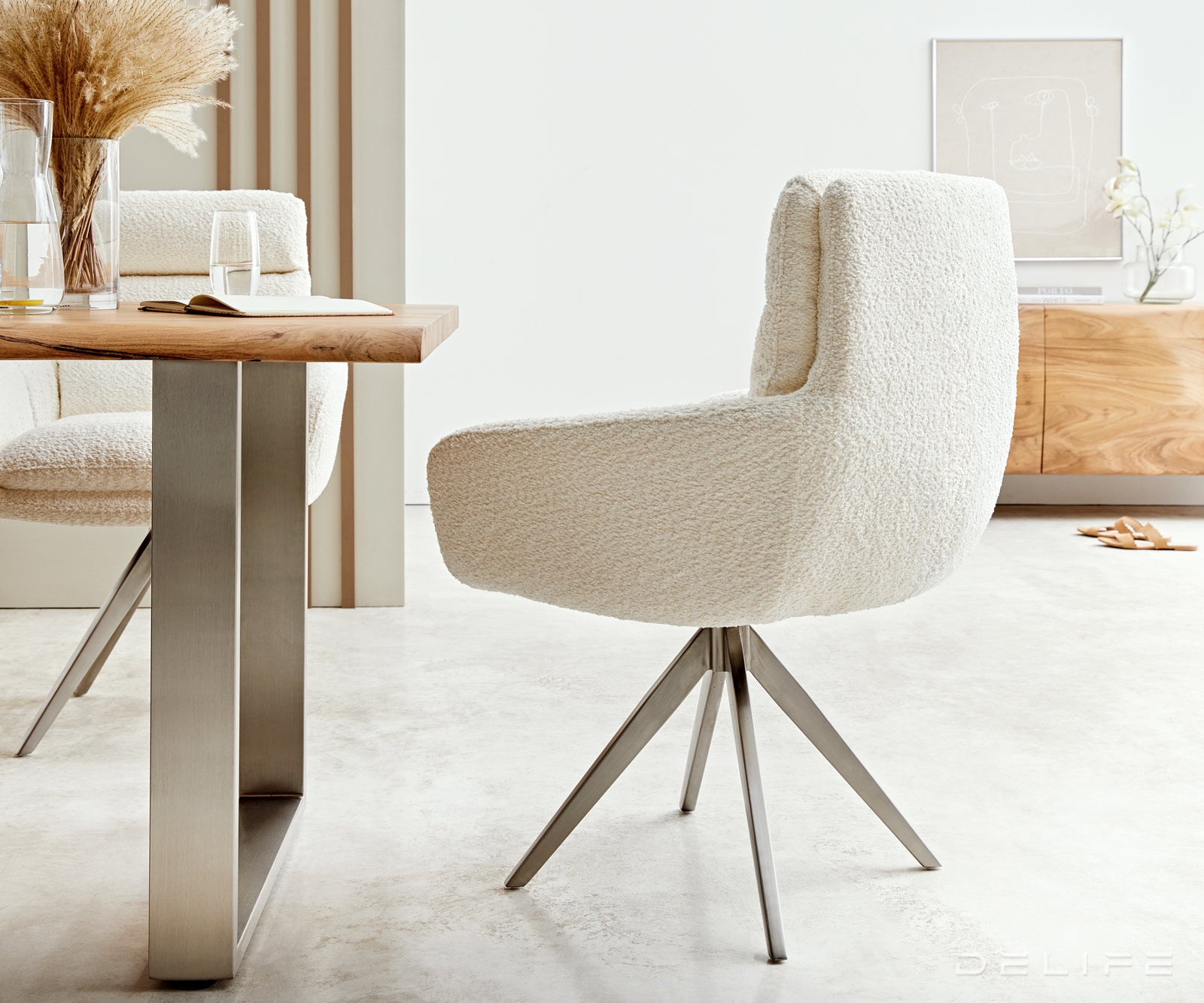 Blagovaonska stolica Abelia s rukonaslonom, Materijal: Boucle