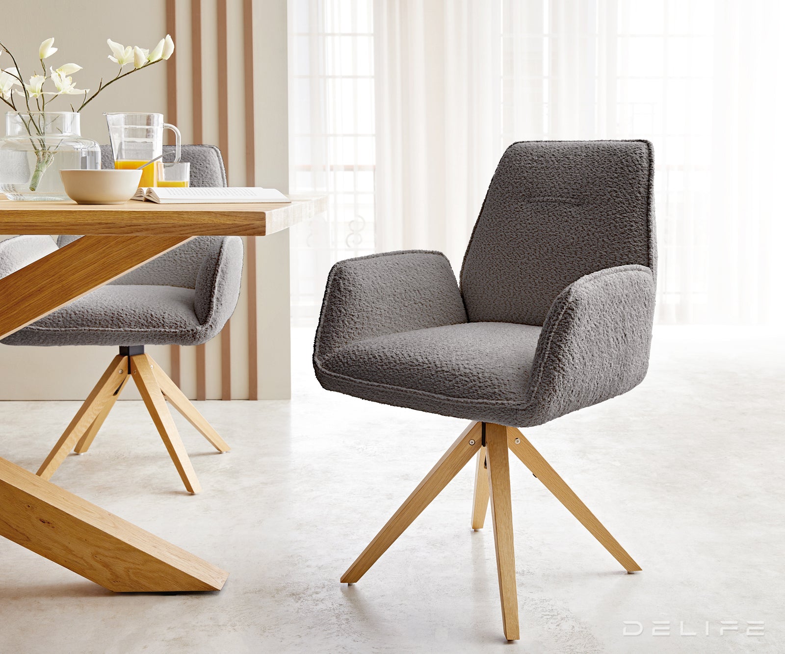 Blagovaonska stolica Zoa, Materijal: Boucle tkanina