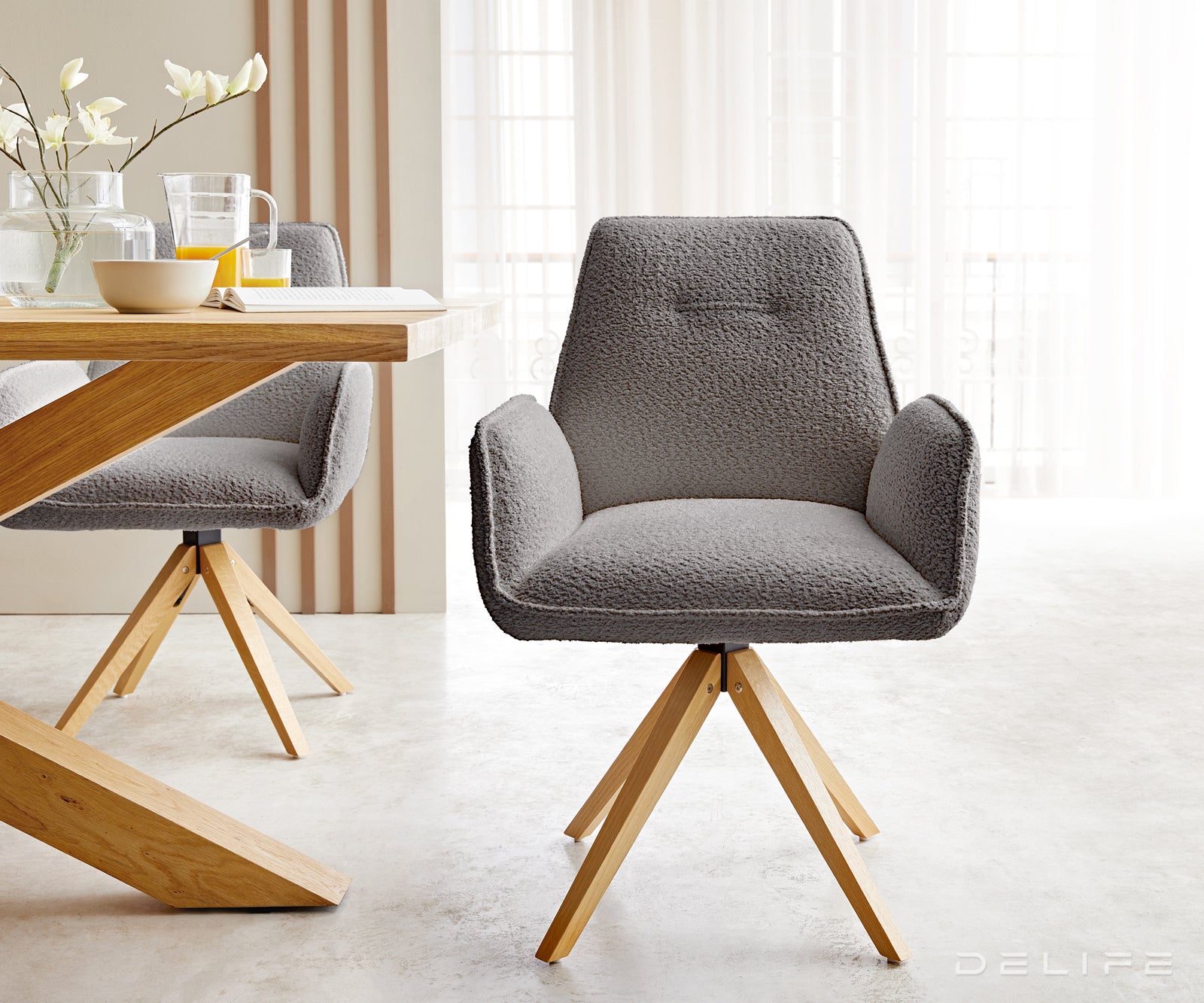 Blagovaonska stolica Zoa, Materijal: Boucle tkanina