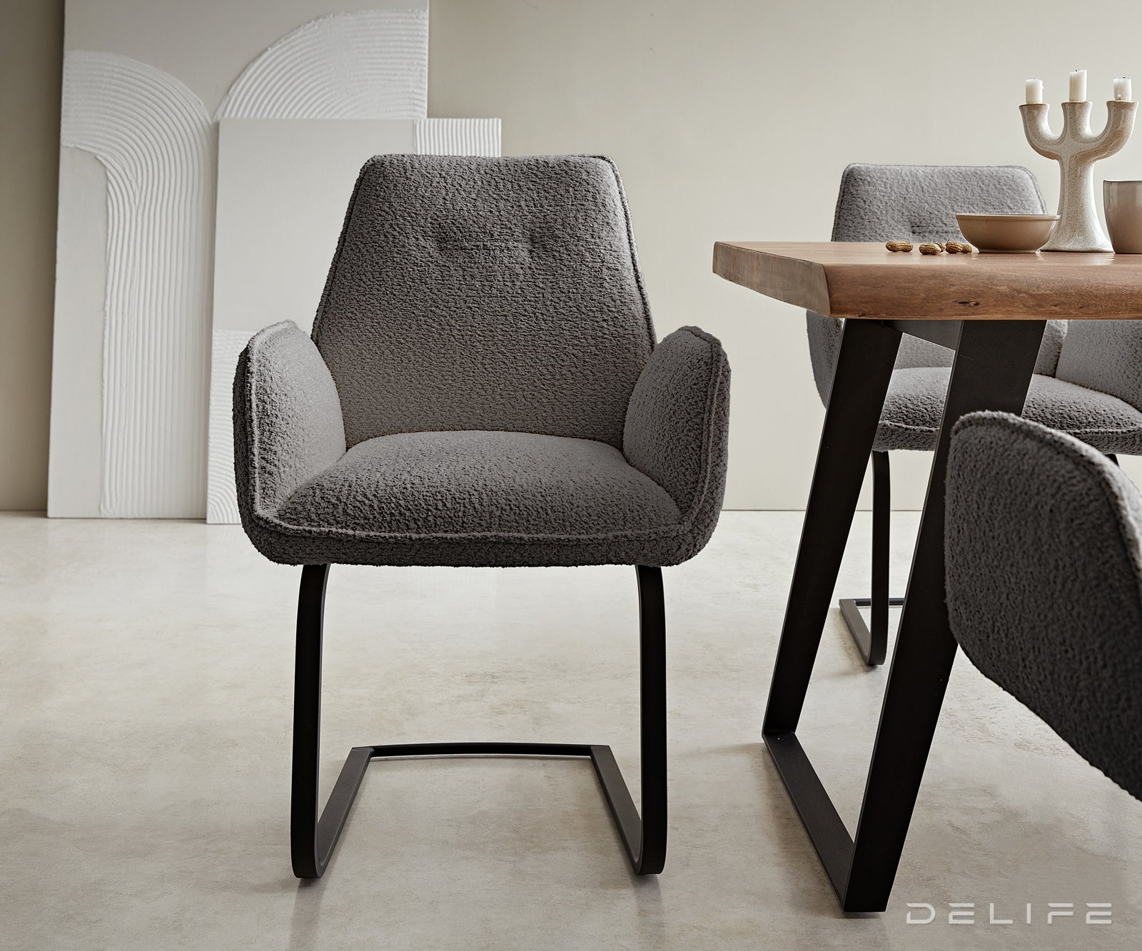 Blagovaonska stolica Zoa, Materijal: Boucle tkanina