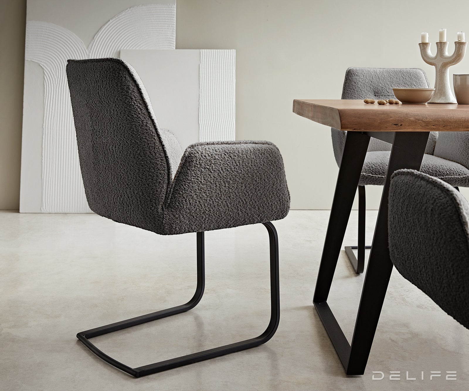 Blagovaonska stolica Zoa, Materijal: Boucle tkanina