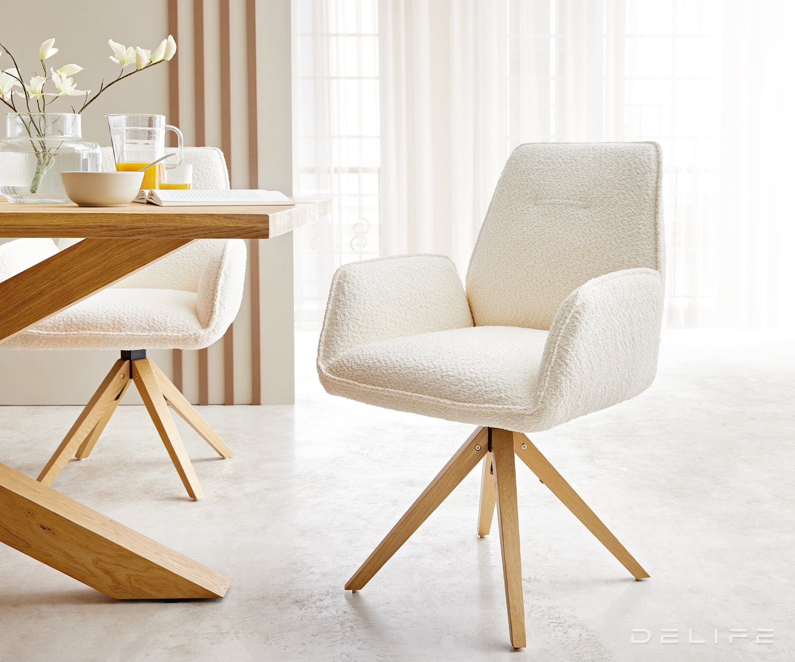 Blagovaonska stolica Zoa, Materijal: Boucle tkanina