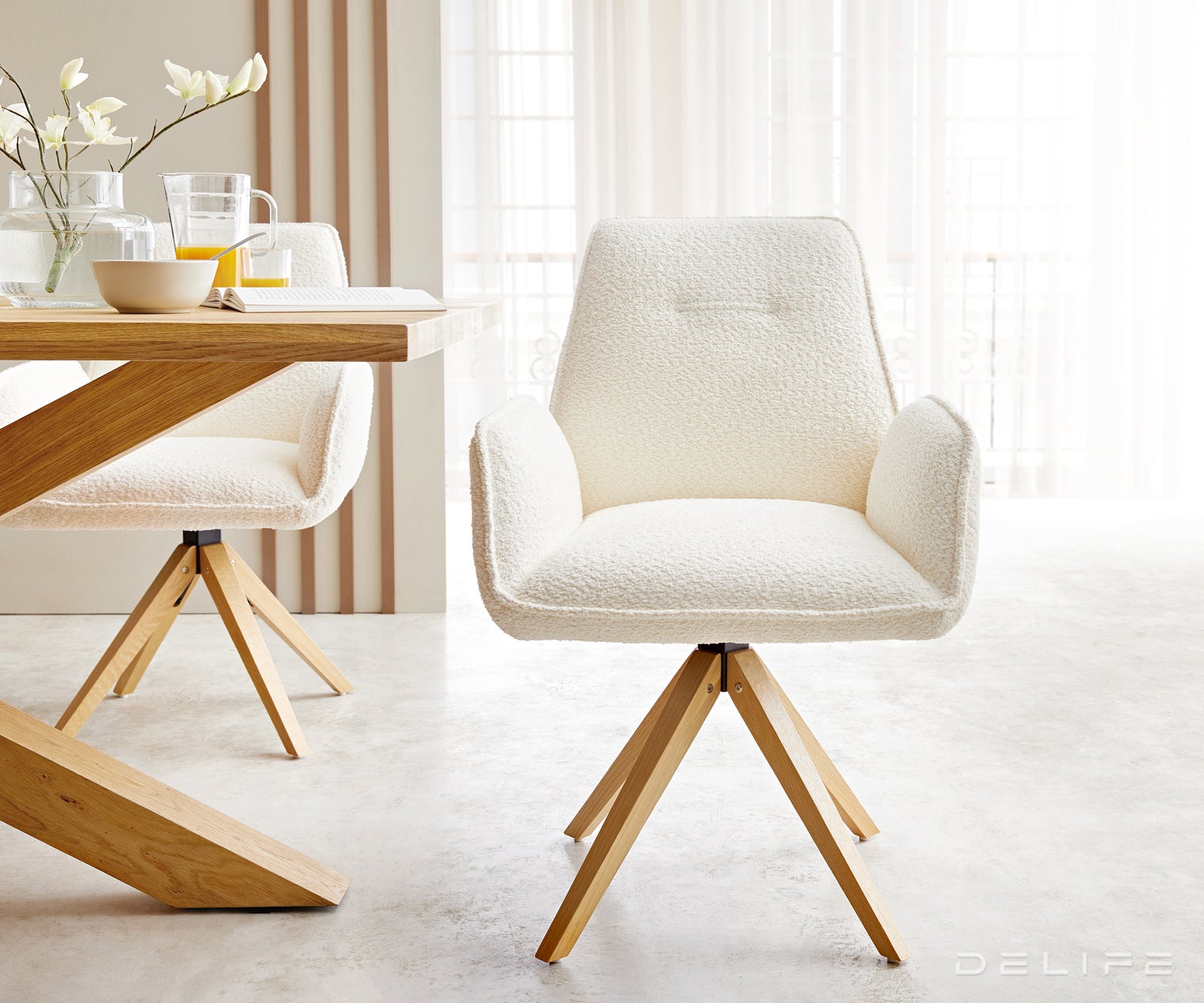 Blagovaonska stolica Zoa, Materijal: Boucle tkanina