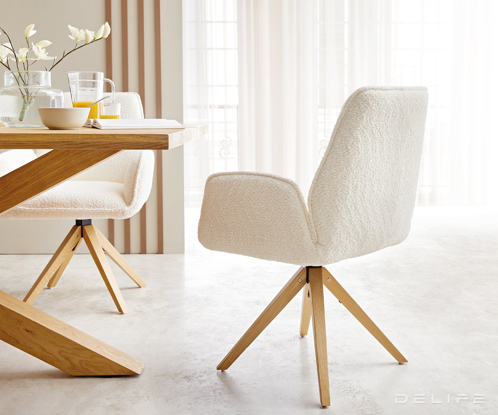 Blagovaonska stolica Zoa, Materijal: Boucle tkanina