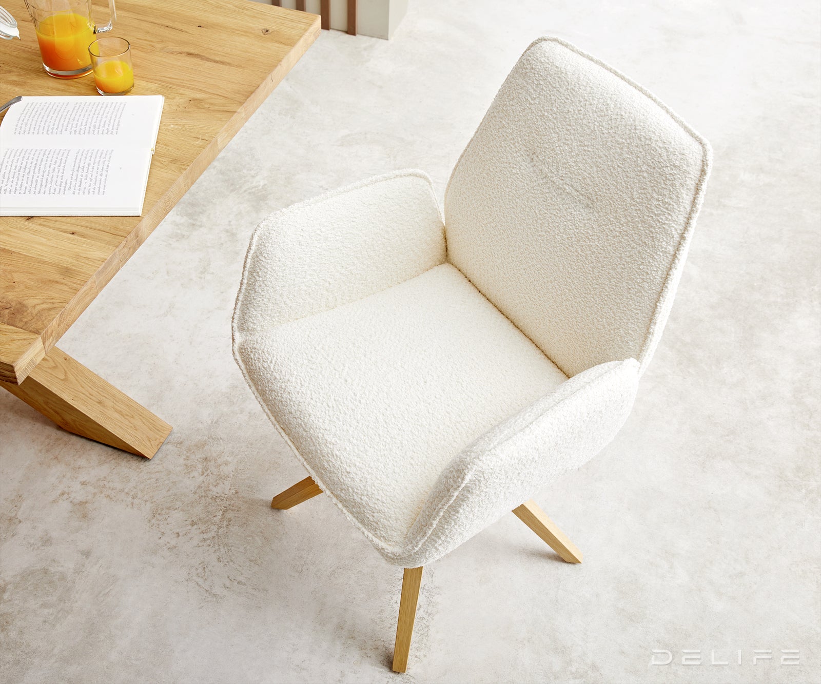 Blagovaonska stolica Zoa, Materijal: Boucle tkanina