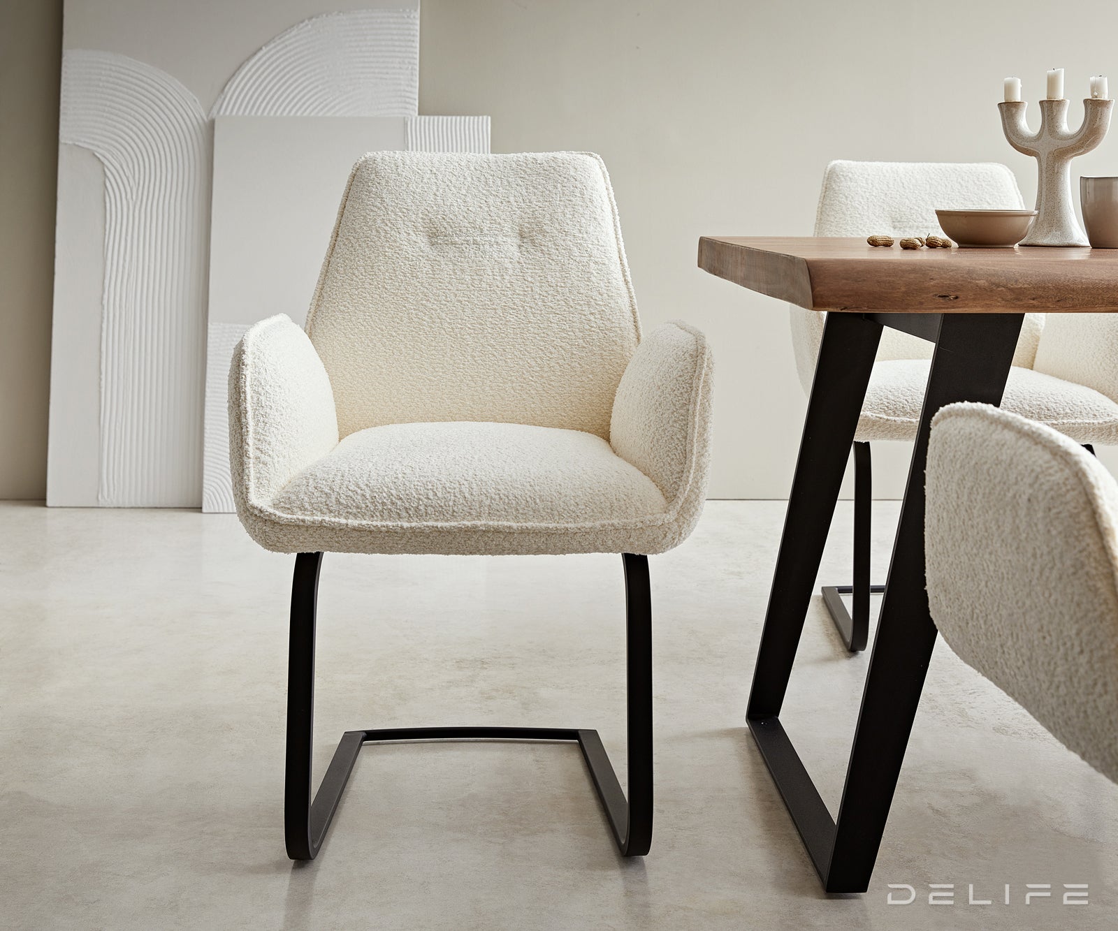 Blagovaonska stolica Zoa, Materijal: Boucle tkanina