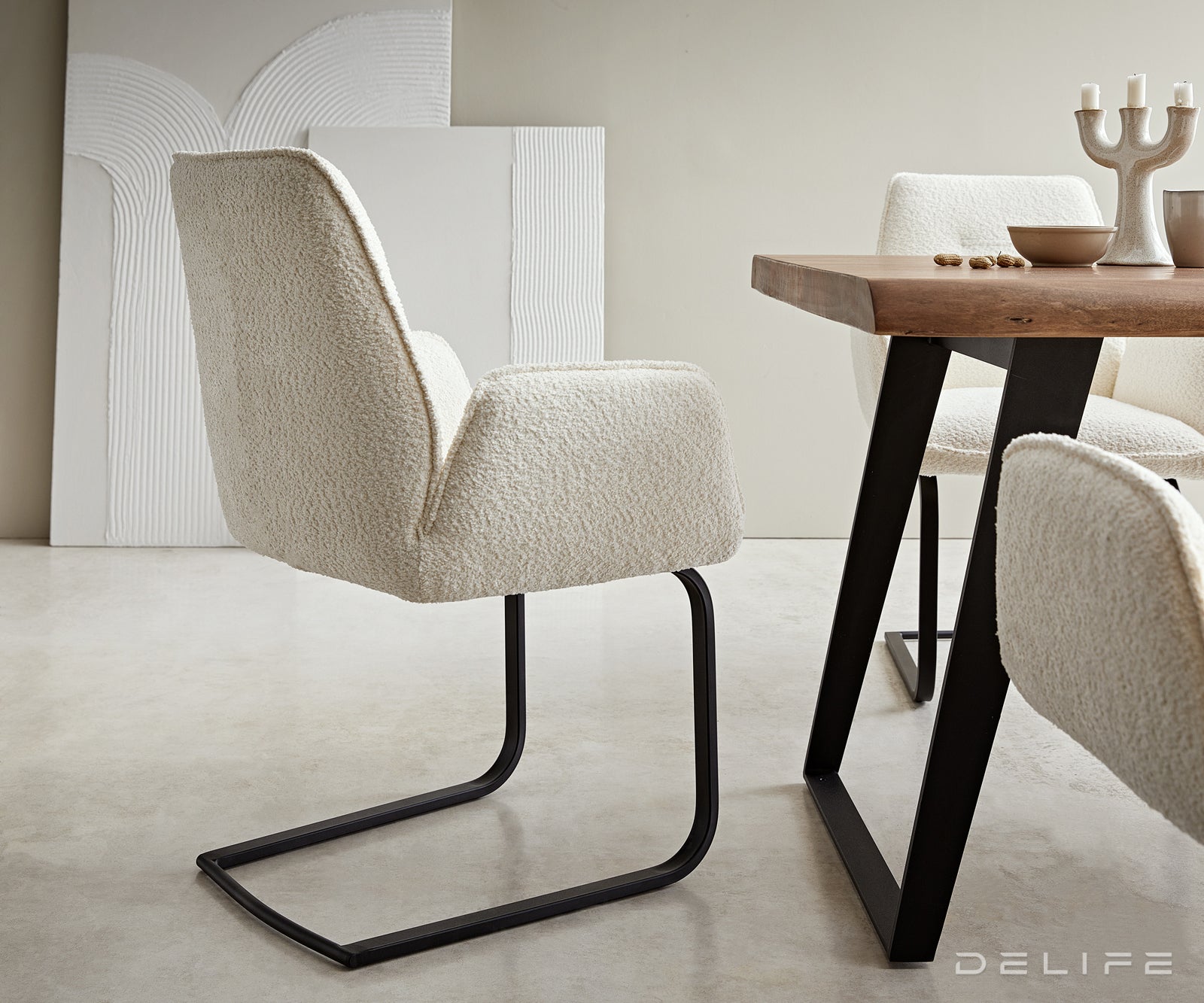 Blagovaonska stolica Zoa, Materijal: Boucle tkanina