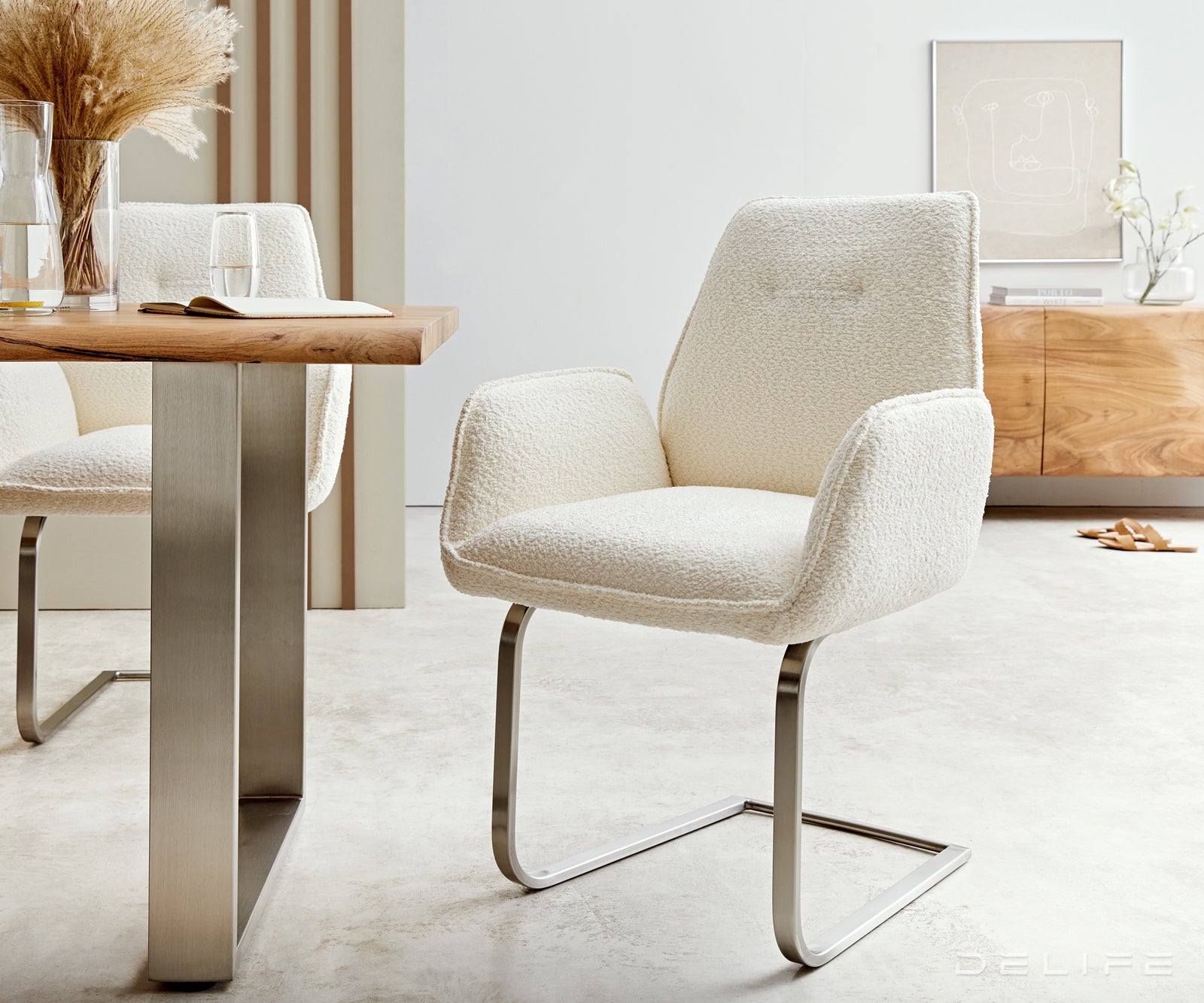 Blagovaonska stolica Zoa, Materijal: Boucle tkanina