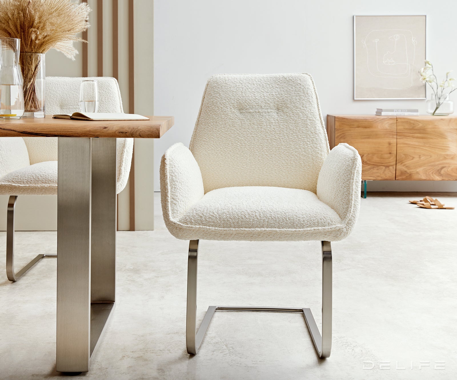 Blagovaonska stolica Zoa, Materijal: Boucle tkanina