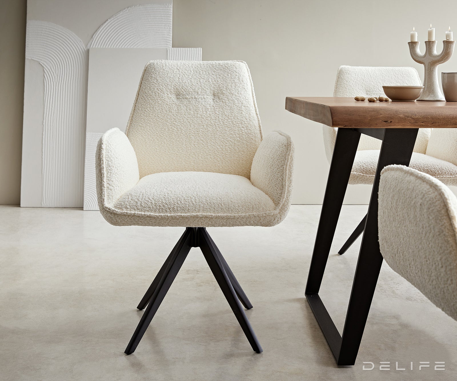 Blagovaonska stolica Zoa, Materijal: Boucle tkanina