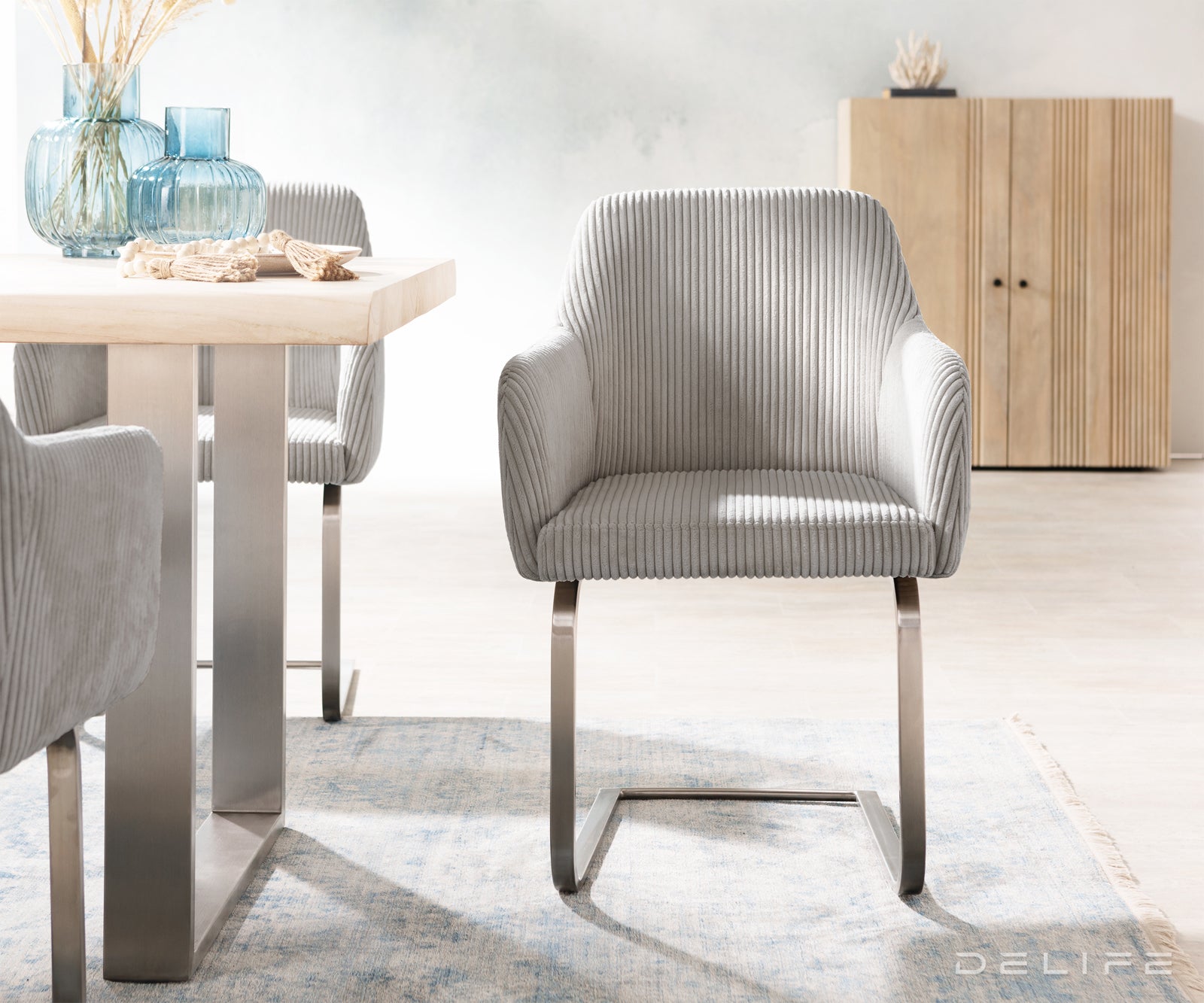 Blagovaonska stolica Greg, Materijal: Rebrasta tkanina