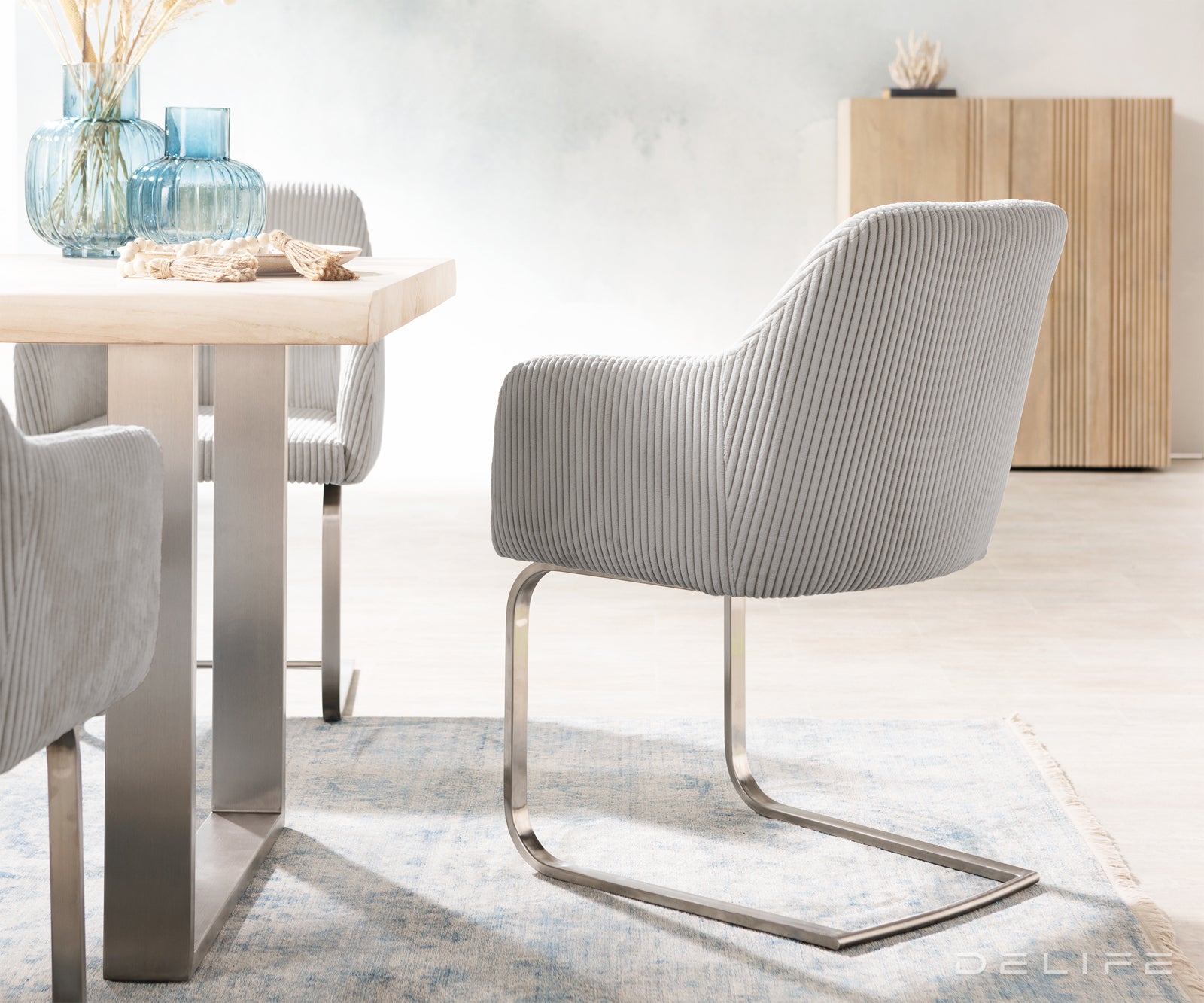 Blagovaonska stolica Greg, Materijal: Rebrasta tkanina