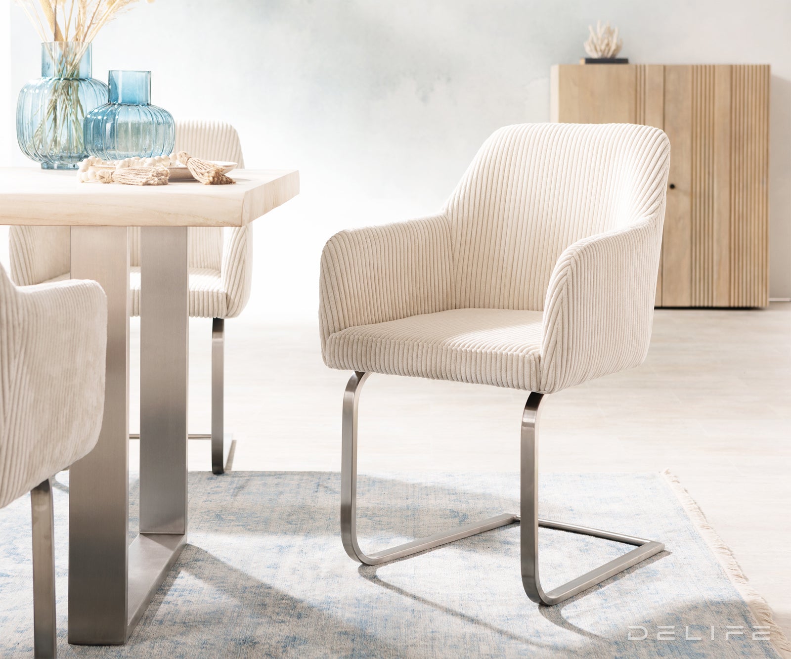 Blagovaonska stolica Greg, Materijal: Rebrasta tkanina