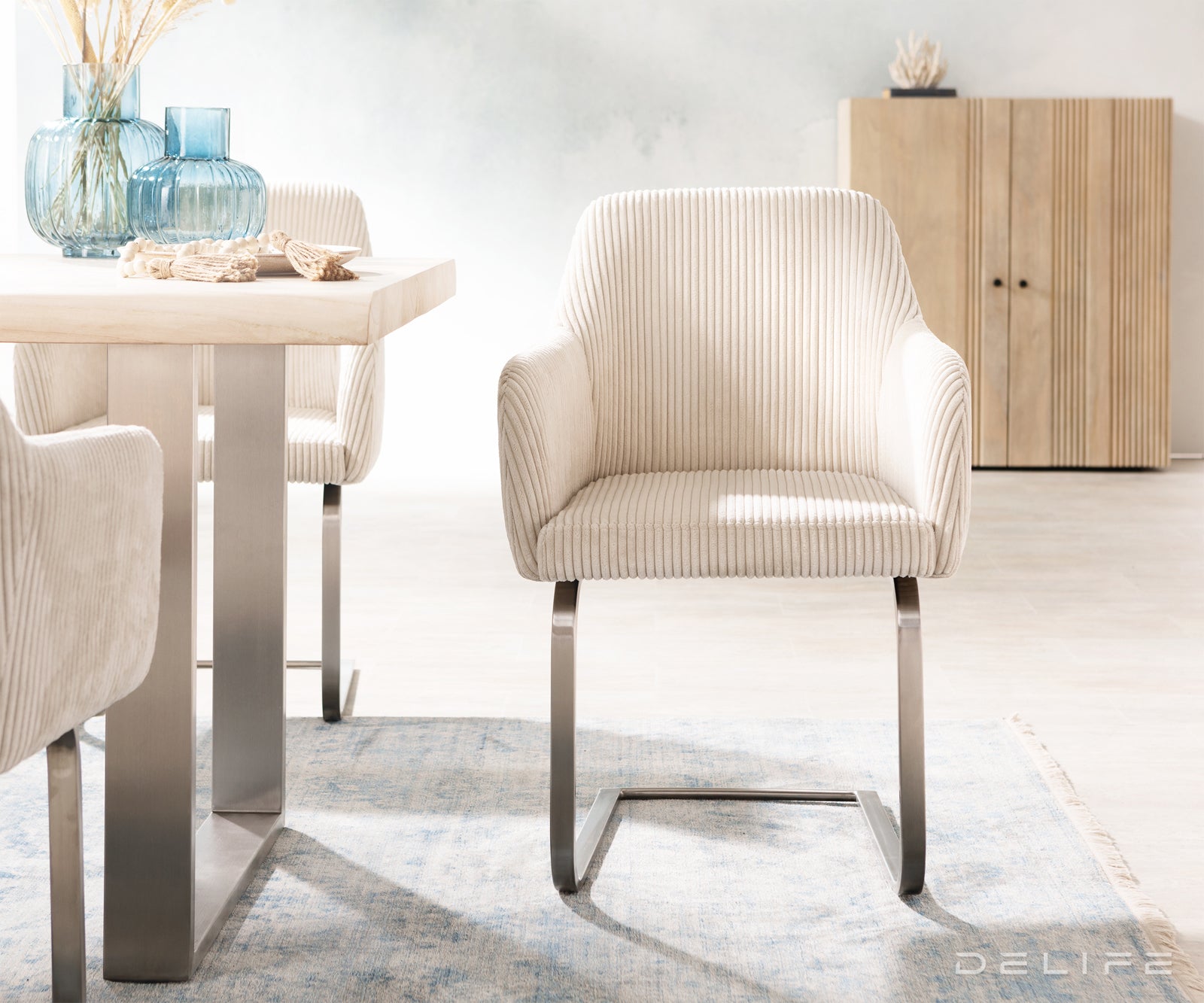 Blagovaonska stolica Greg, Materijal: Rebrasta tkanina