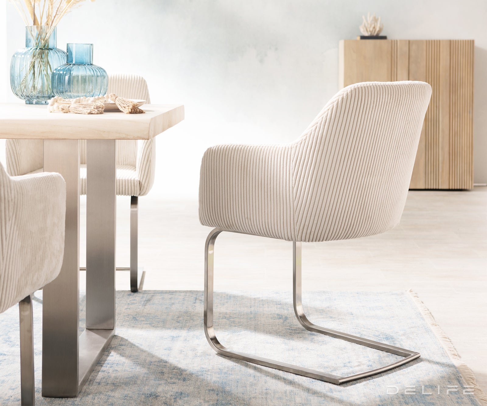 Blagovaonska stolica Greg, Materijal: Rebrasta tkanina