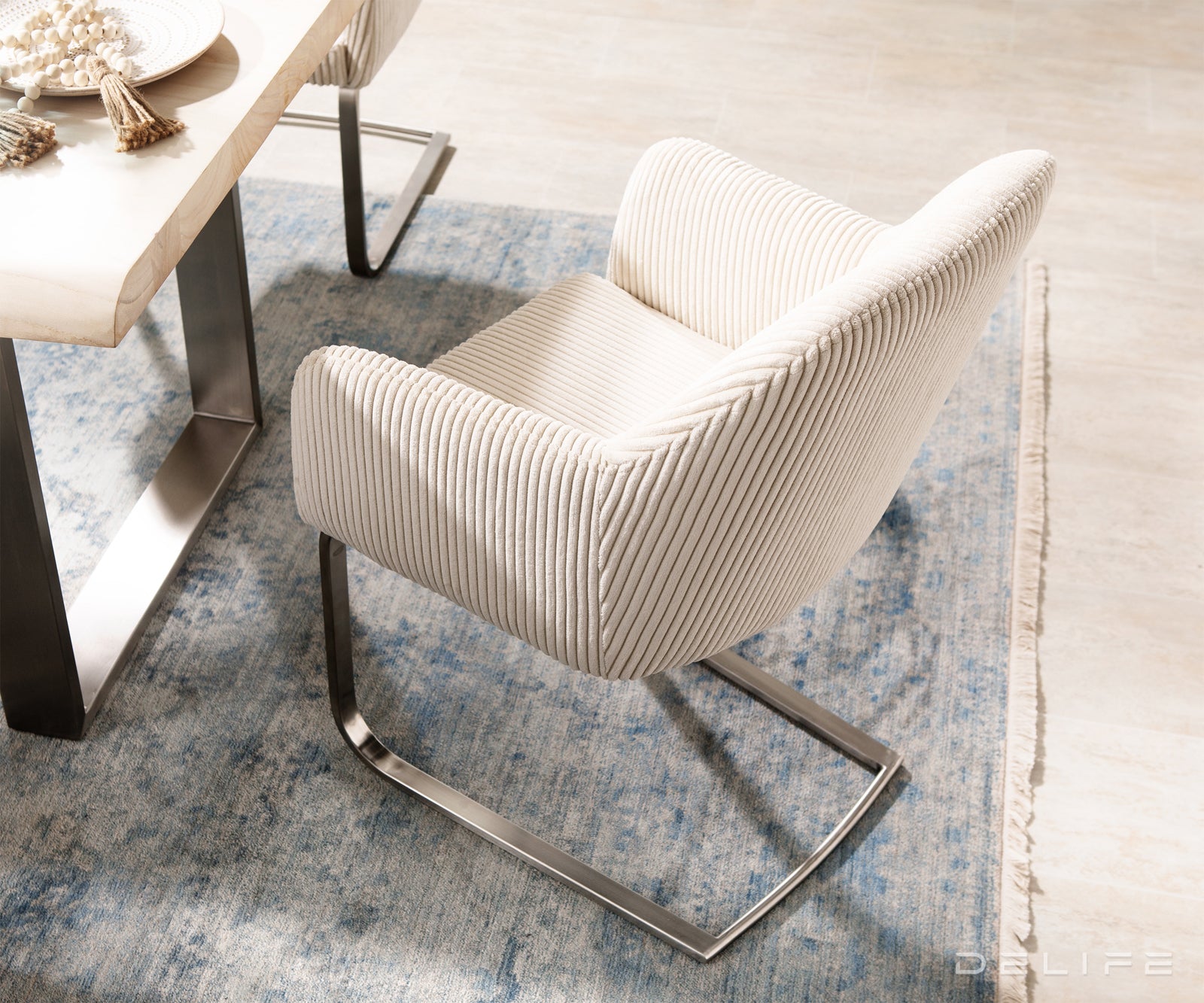 Blagovaonska stolica Greg, Materijal: Rebrasta tkanina