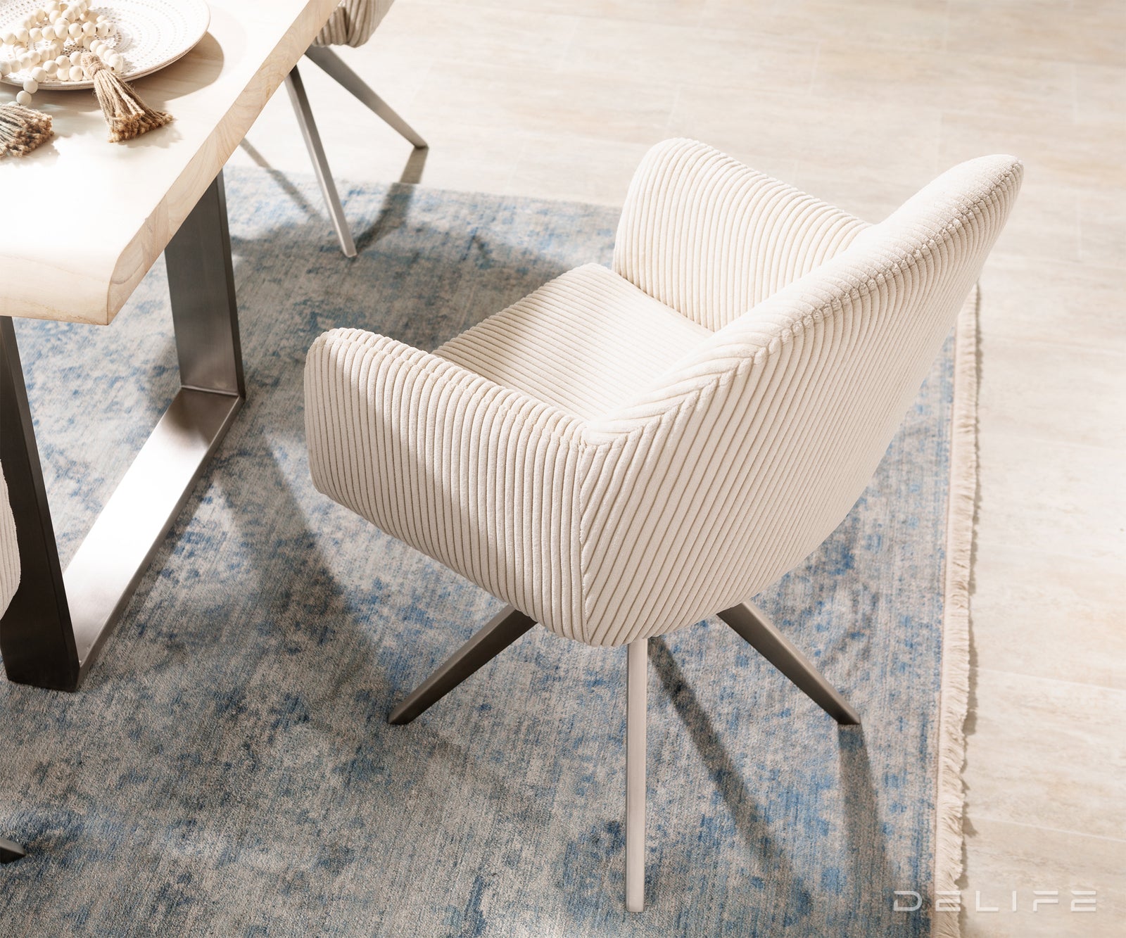 Blagovaonska stolica Greg, Materijal: Rebrasta tkanina