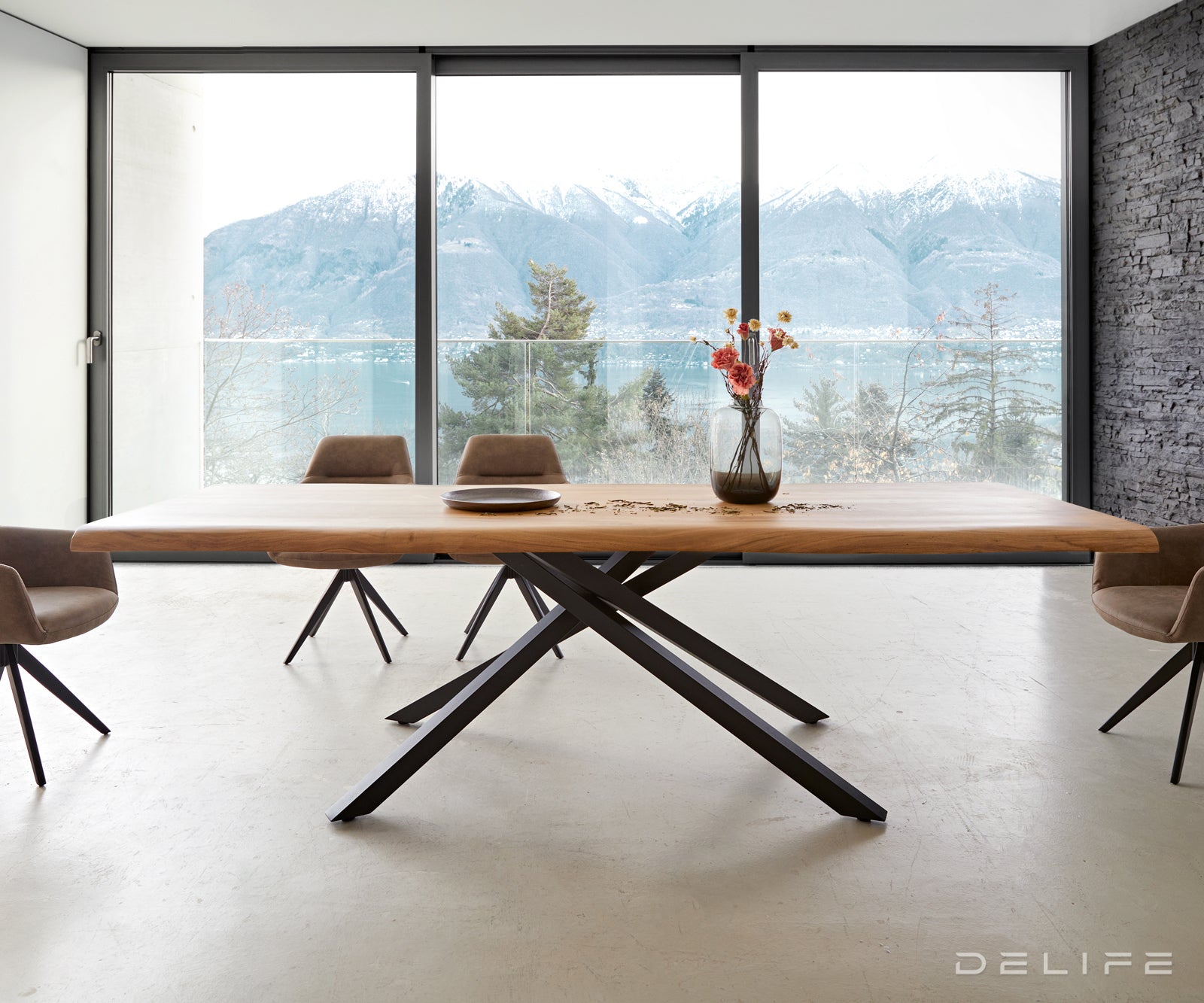 Blagovaonski stol Edge, Materijal: Bagrem, Debljina ploče: 5,5cm