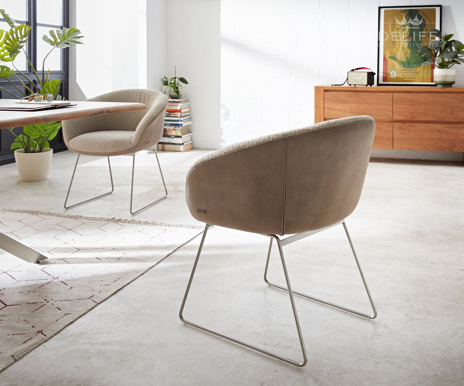 Blagovaonska stolica Vinka, Materijal: Boucle