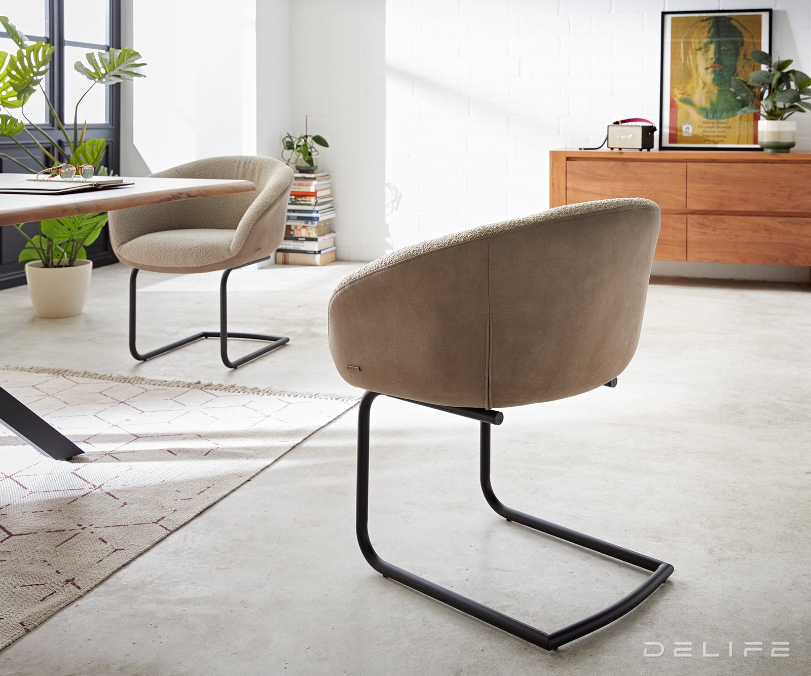 Blagovaonska stolica Vinka, Materijal: Boucle