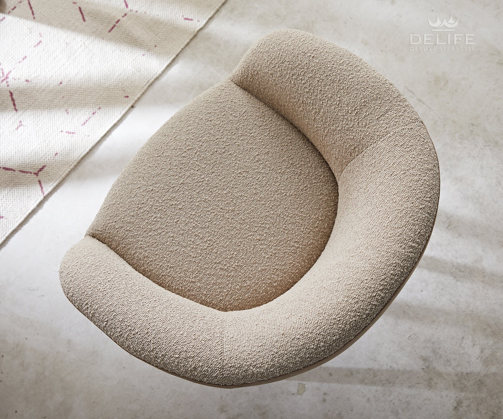 Blagovaonska stolica Vinka, Materijal: Boucle