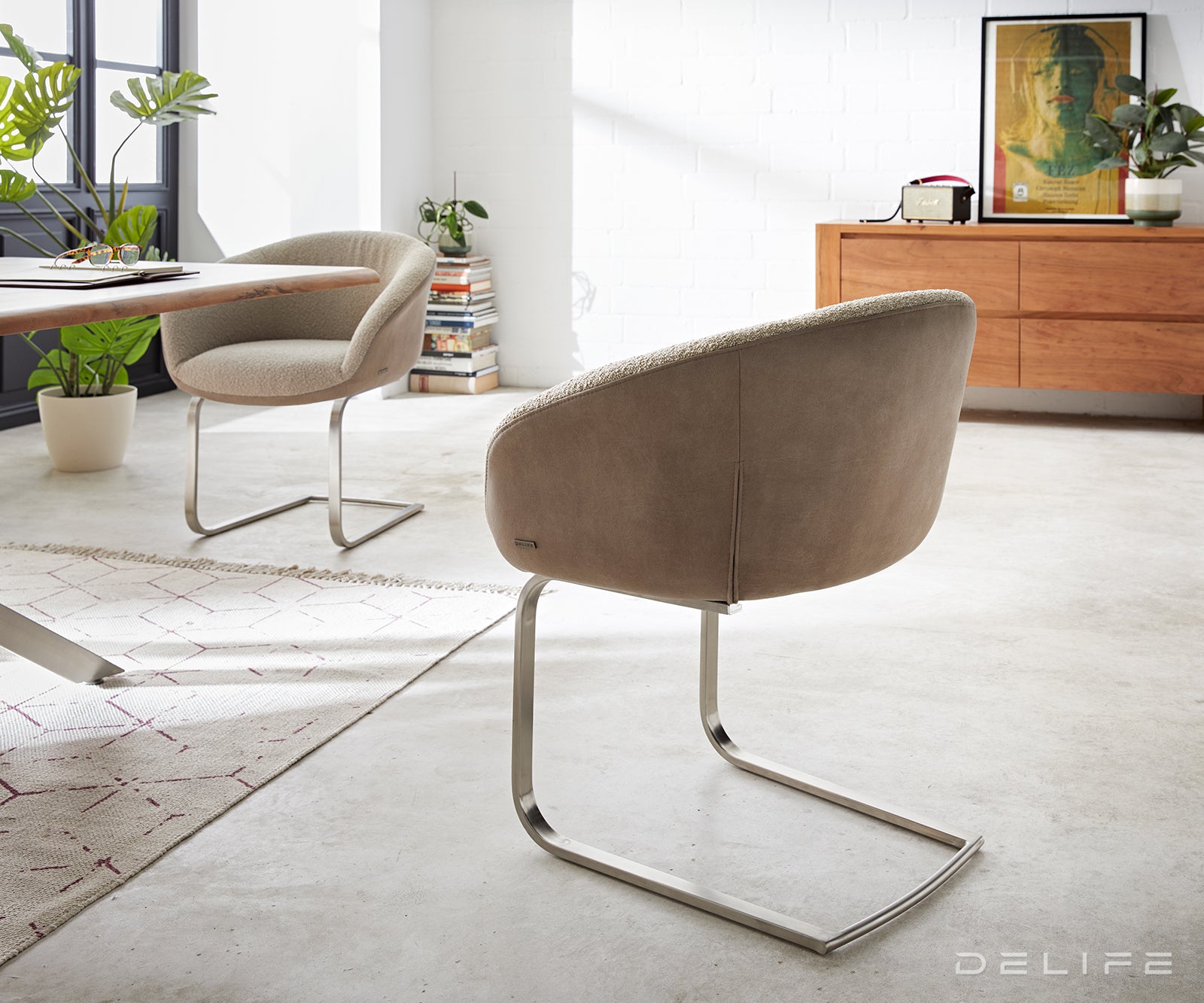 Blagovaonska stolica Vinka, Materijal: Boucle