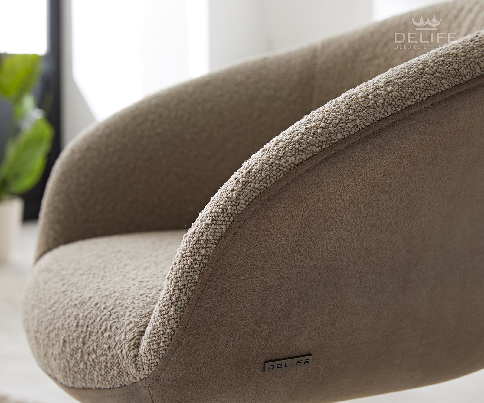 Blagovaonska stolica Vinka, Materijal: Boucle