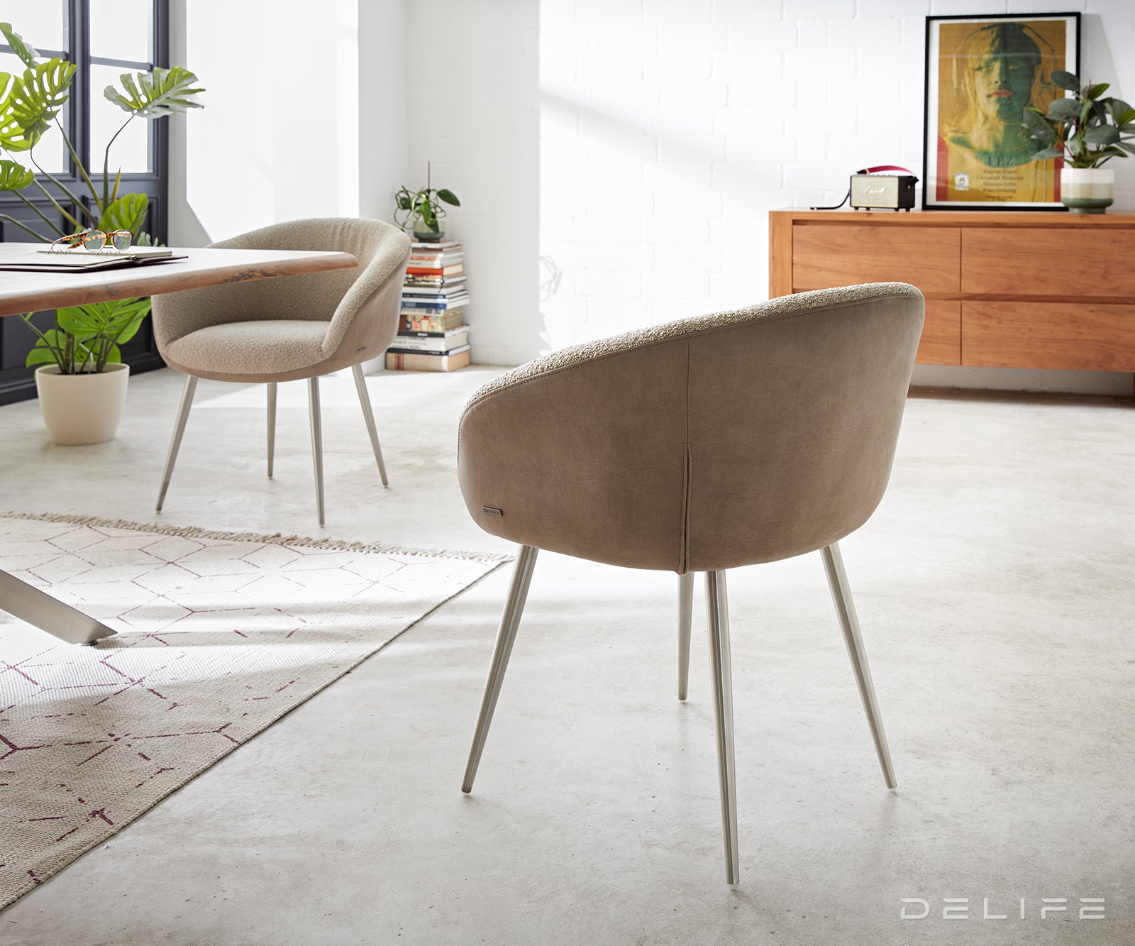 Blagovaonska stolica Vinka, Materijal: Boucle