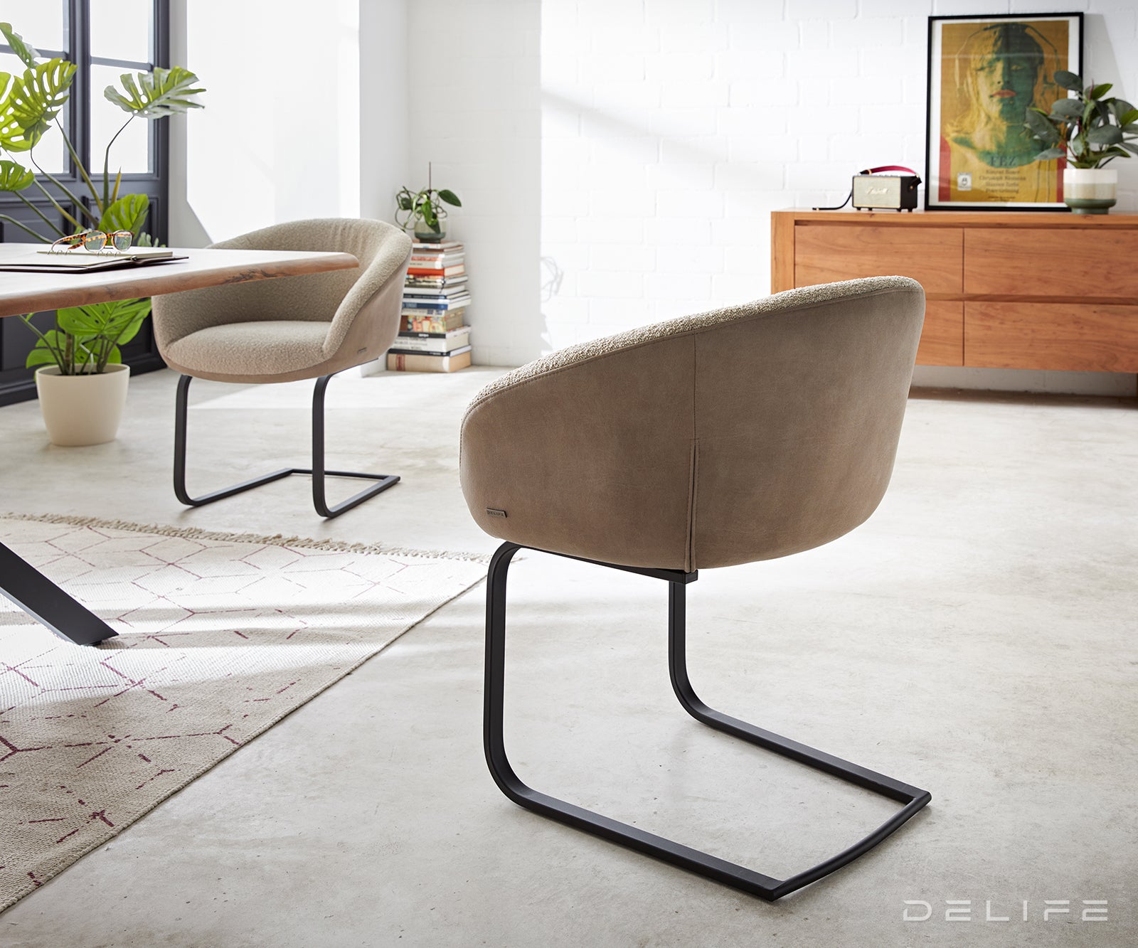 Blagovaonska stolica Vinka, Materijal: Boucle