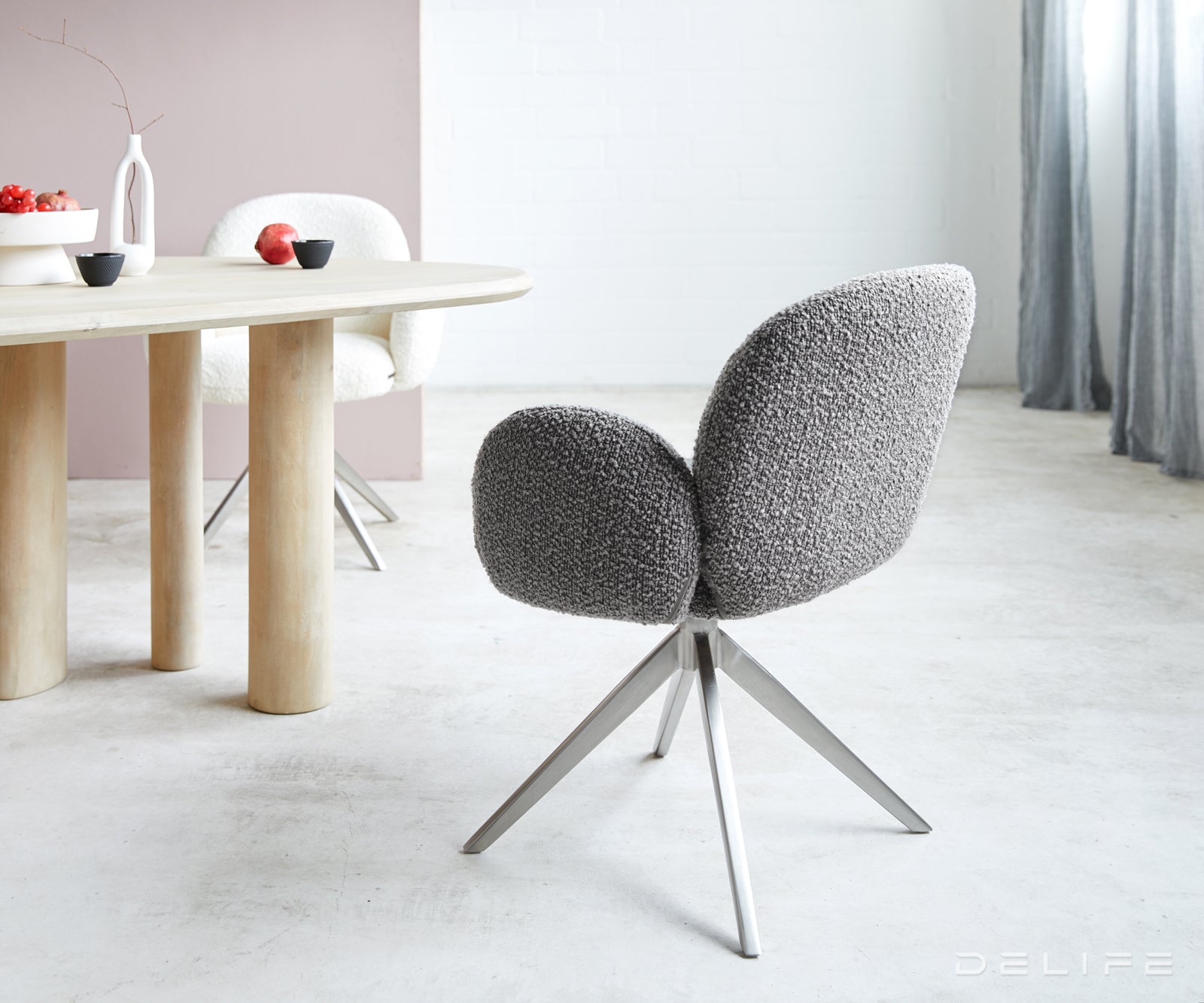 Blagovaonska stolica s rukonaslonom Nube, Materijal: Boucle