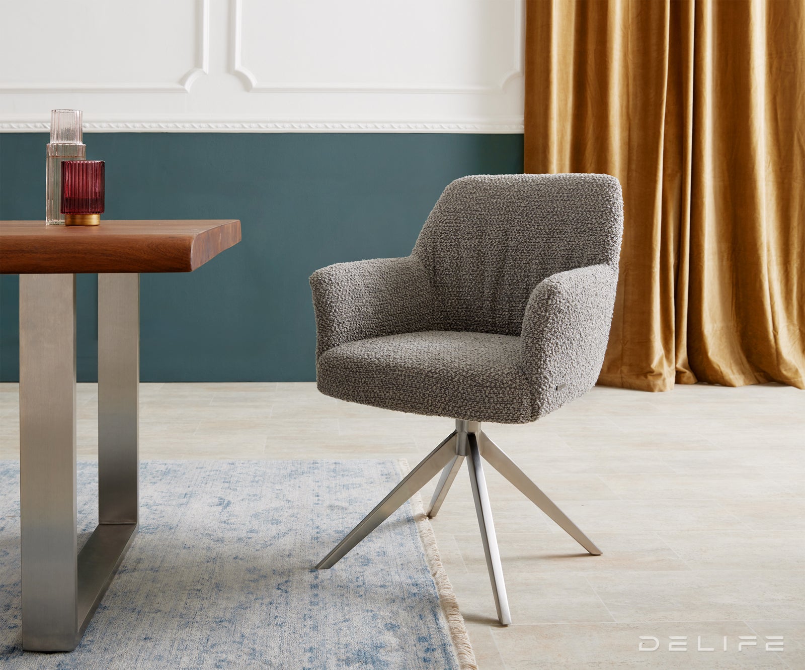 Blagovaonska stolica s rukonaslonom Xana, Materijal: Boucle