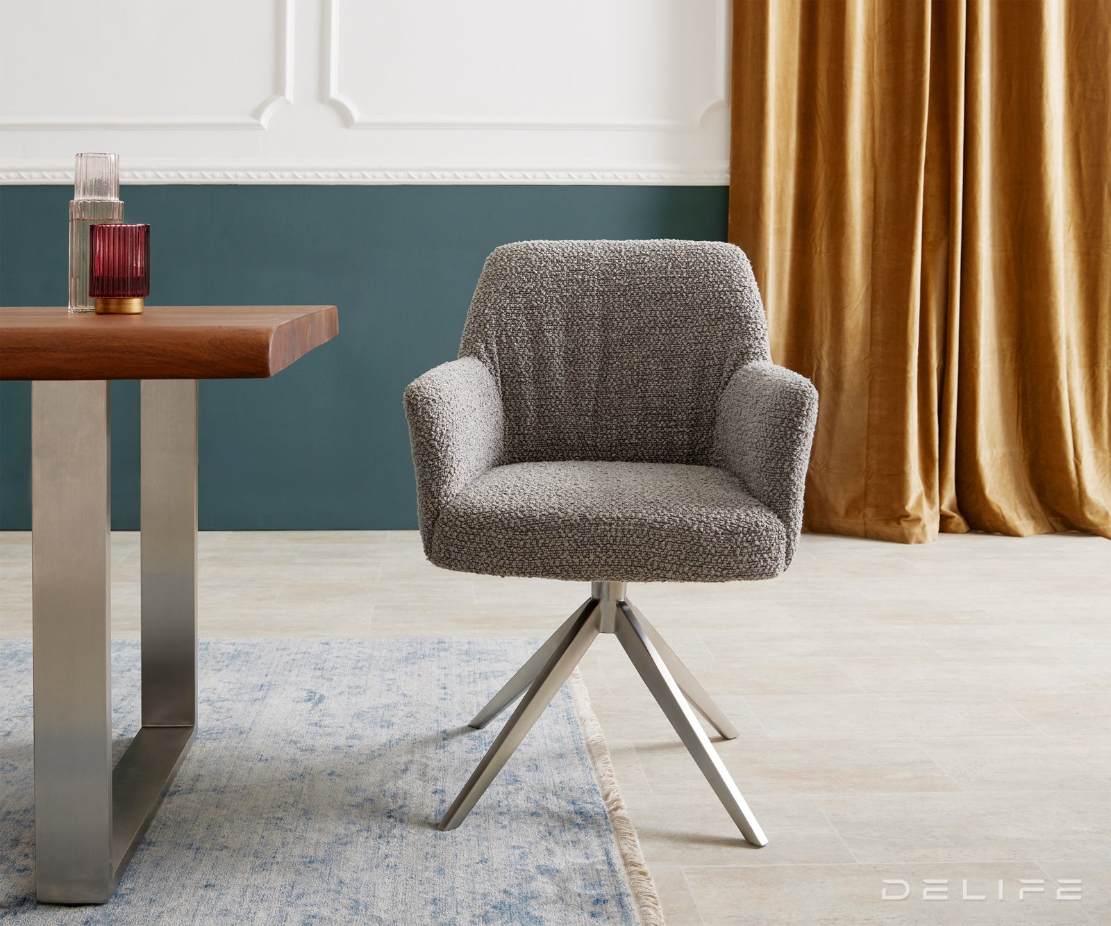 Blagovaonska stolica s rukonaslonom Xana, Materijal: Boucle