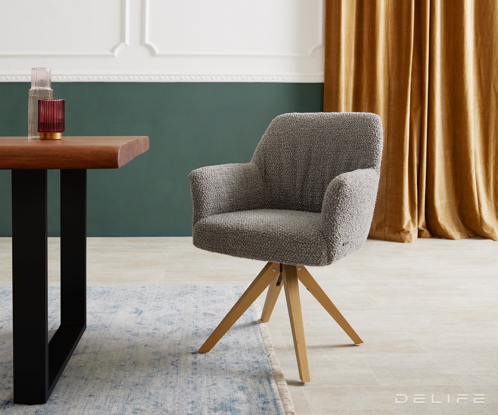 Blagovaonska stolica s rukonaslonom Xana, Materijal: Boucle