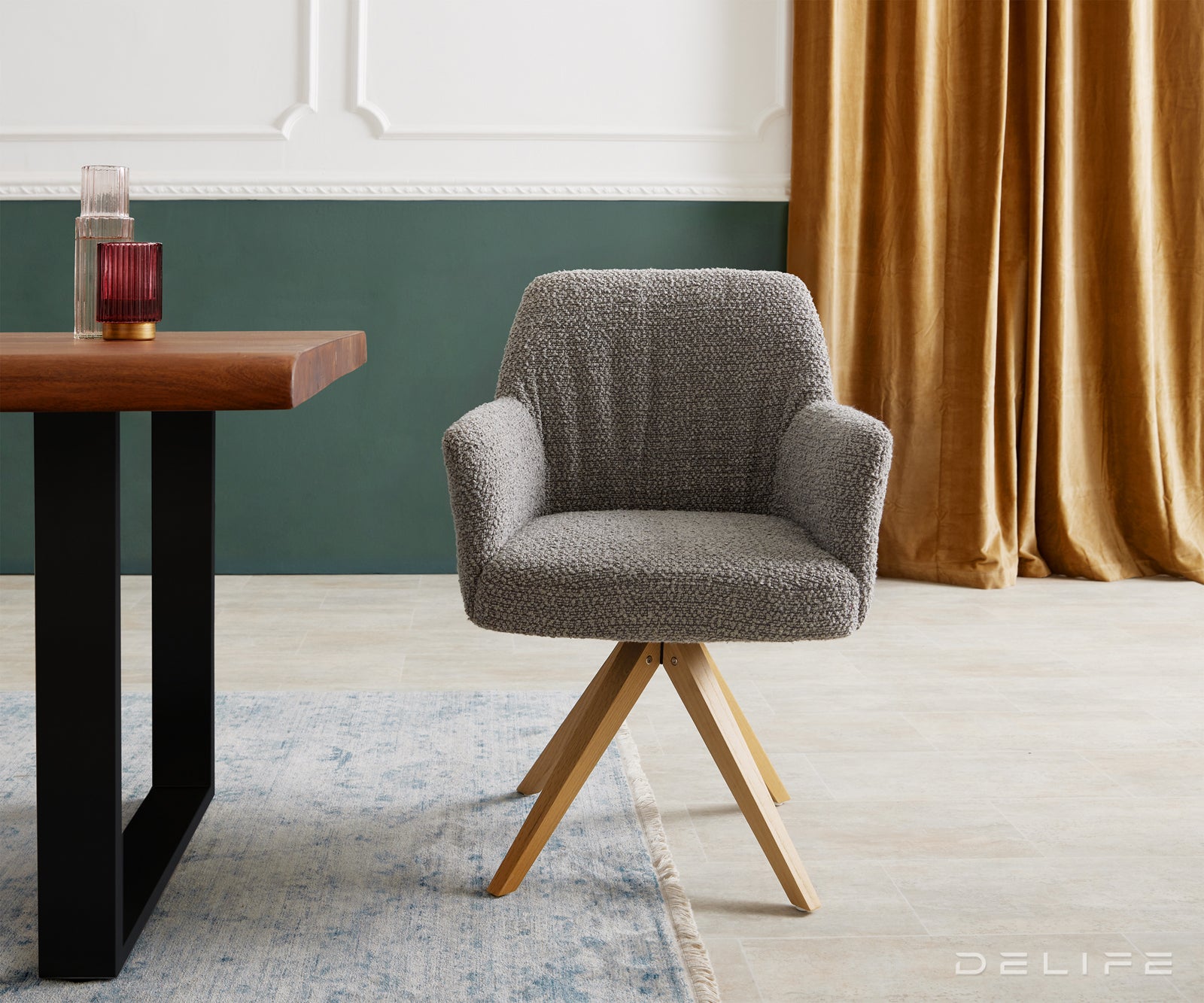 Blagovaonska stolica s rukonaslonom Xana, Materijal: Boucle