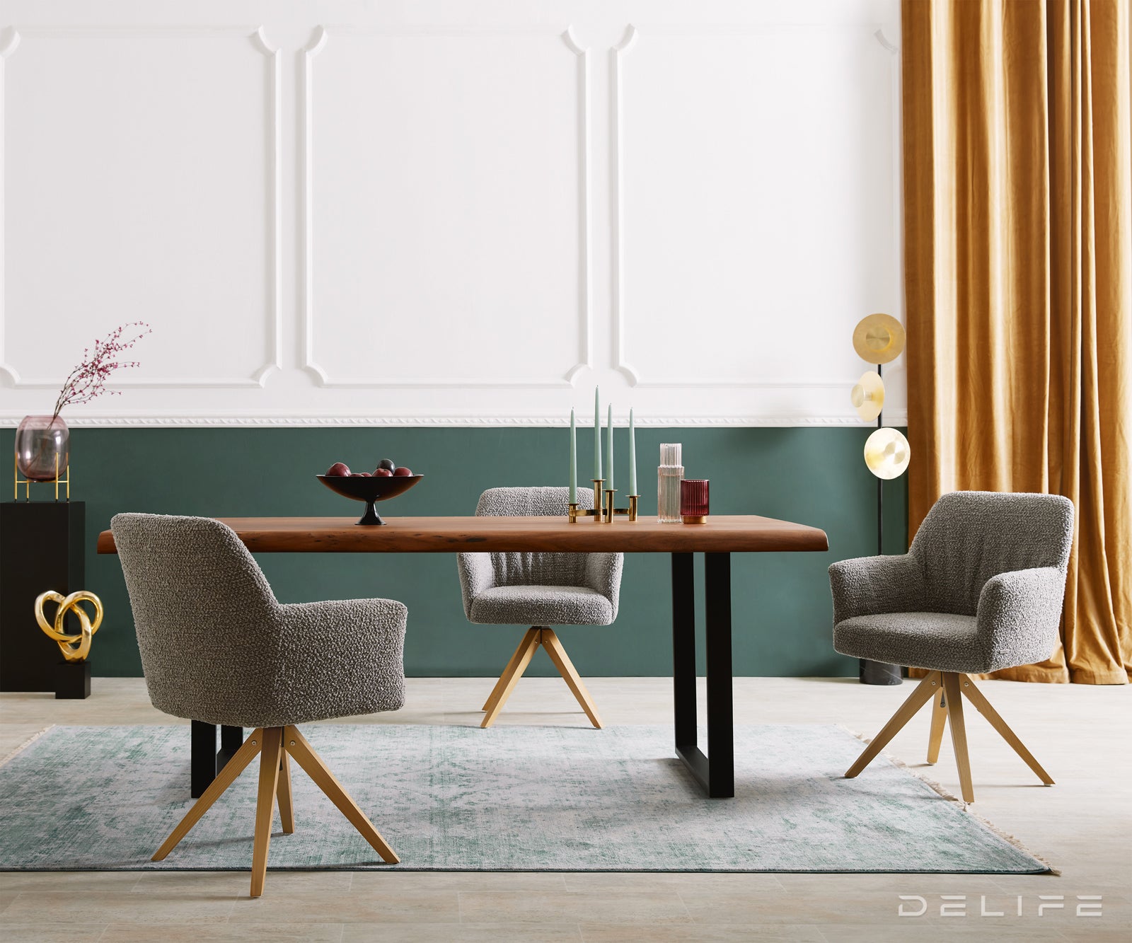 Blagovaonska stolica s rukonaslonom Xana, Materijal: Boucle