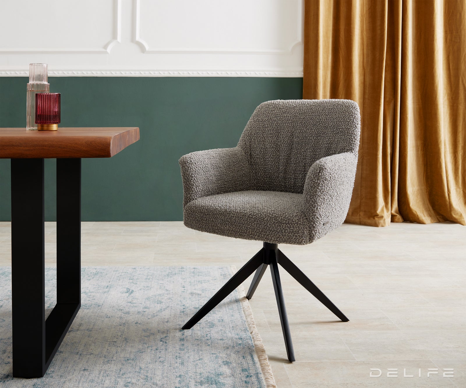 Blagovaonska stolica s rukonaslonom Xana, Materijal: Boucle