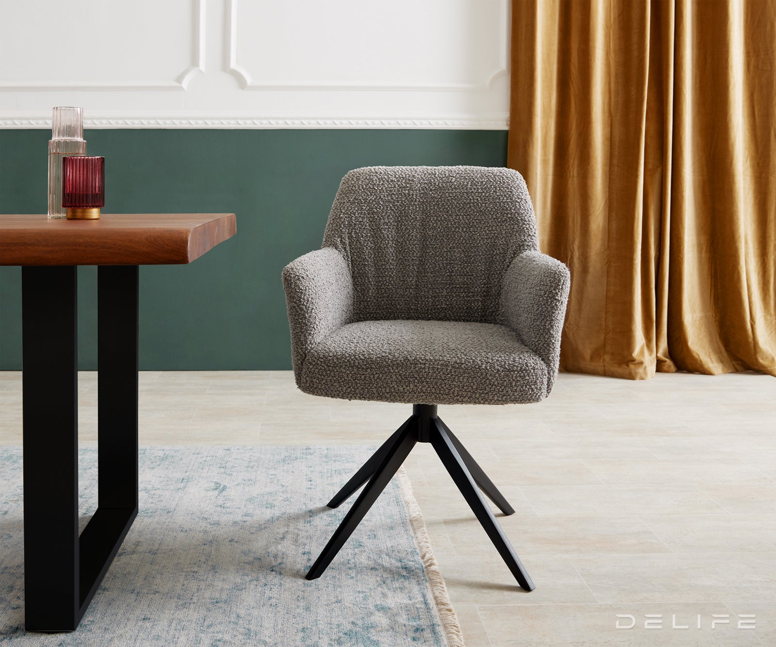 Blagovaonska stolica s rukonaslonom Xana, Materijal: Boucle