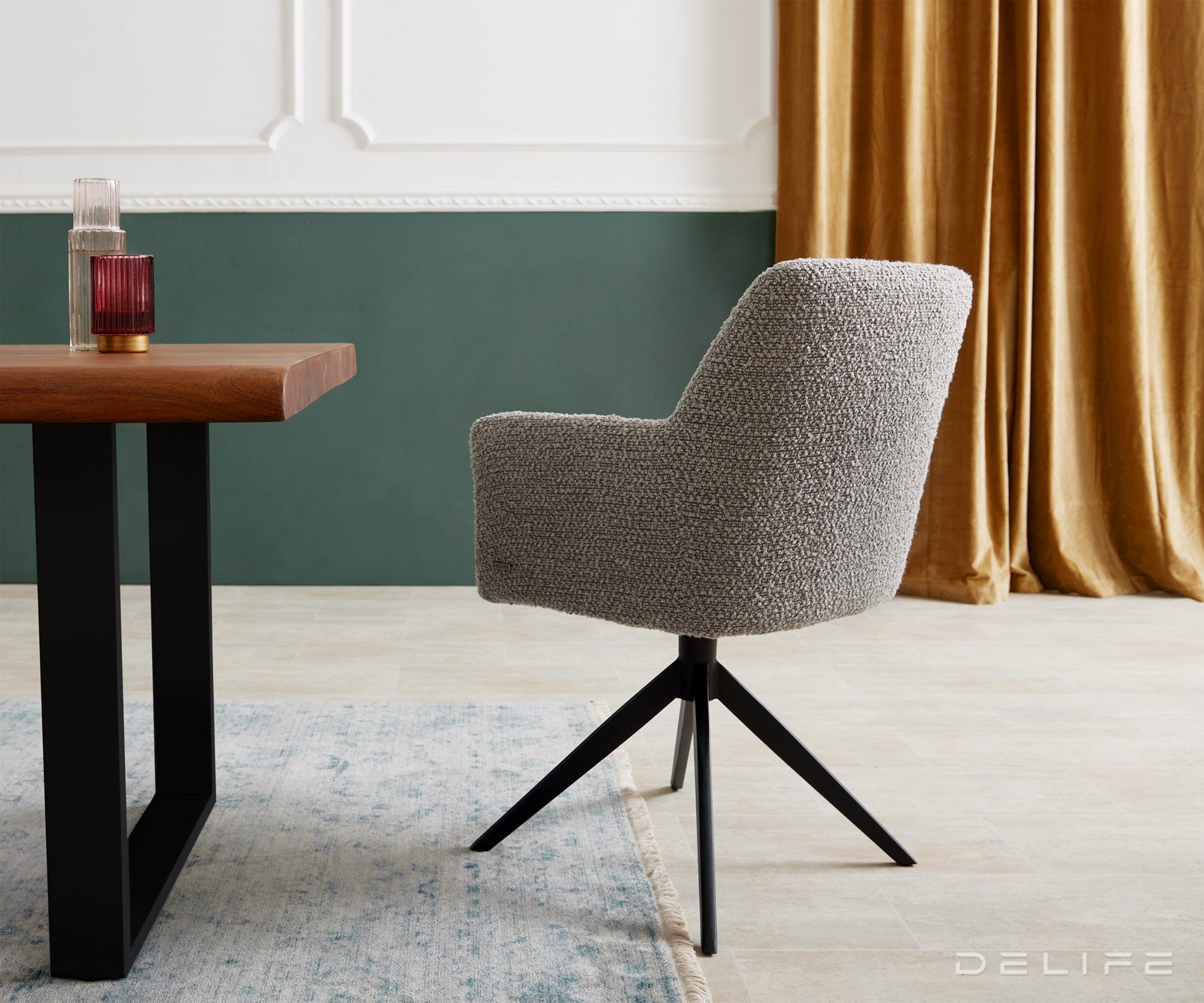 Blagovaonska stolica s rukonaslonom Xana, Materijal: Boucle