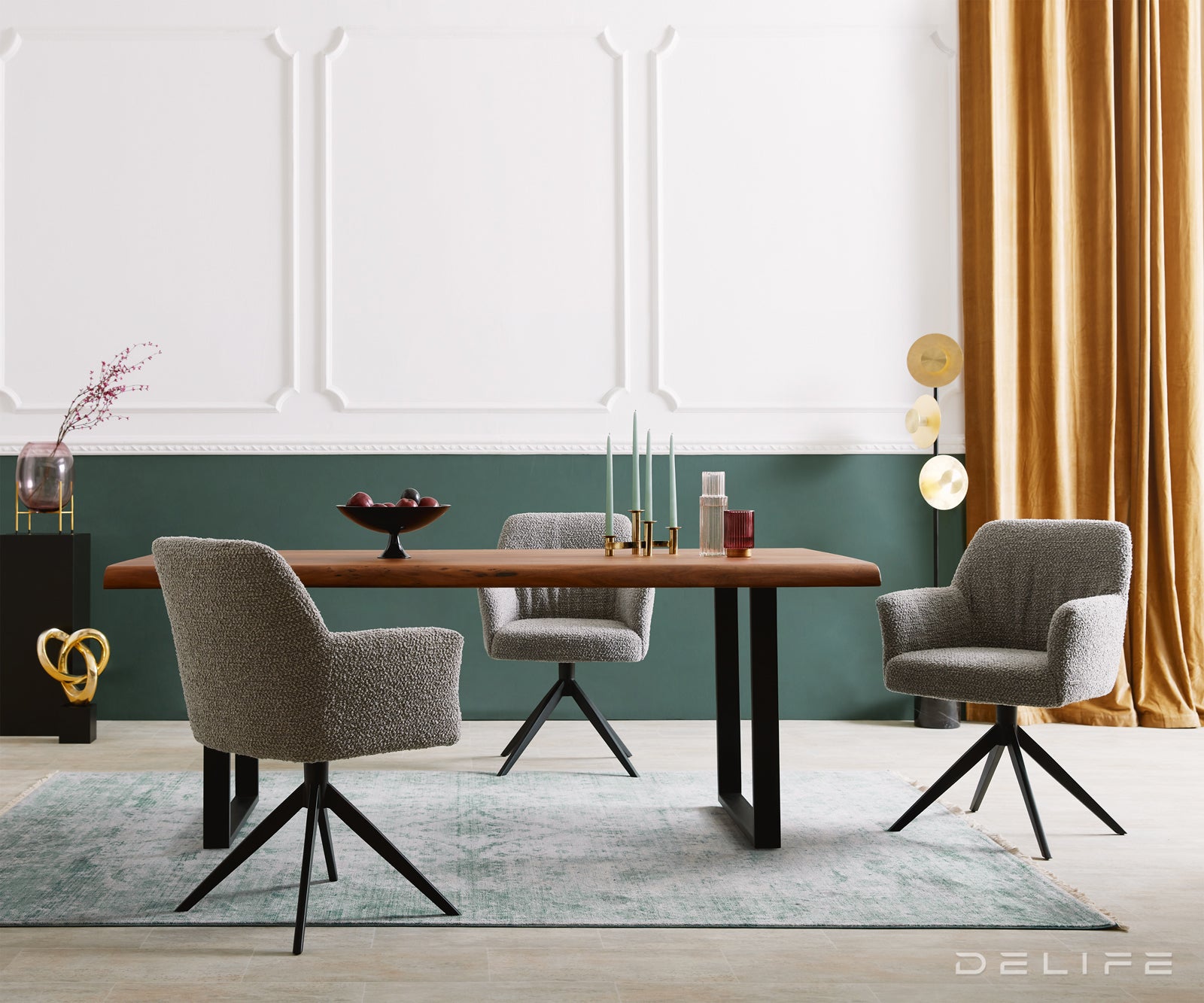 Blagovaonska stolica s rukonaslonom Xana, Materijal: Boucle