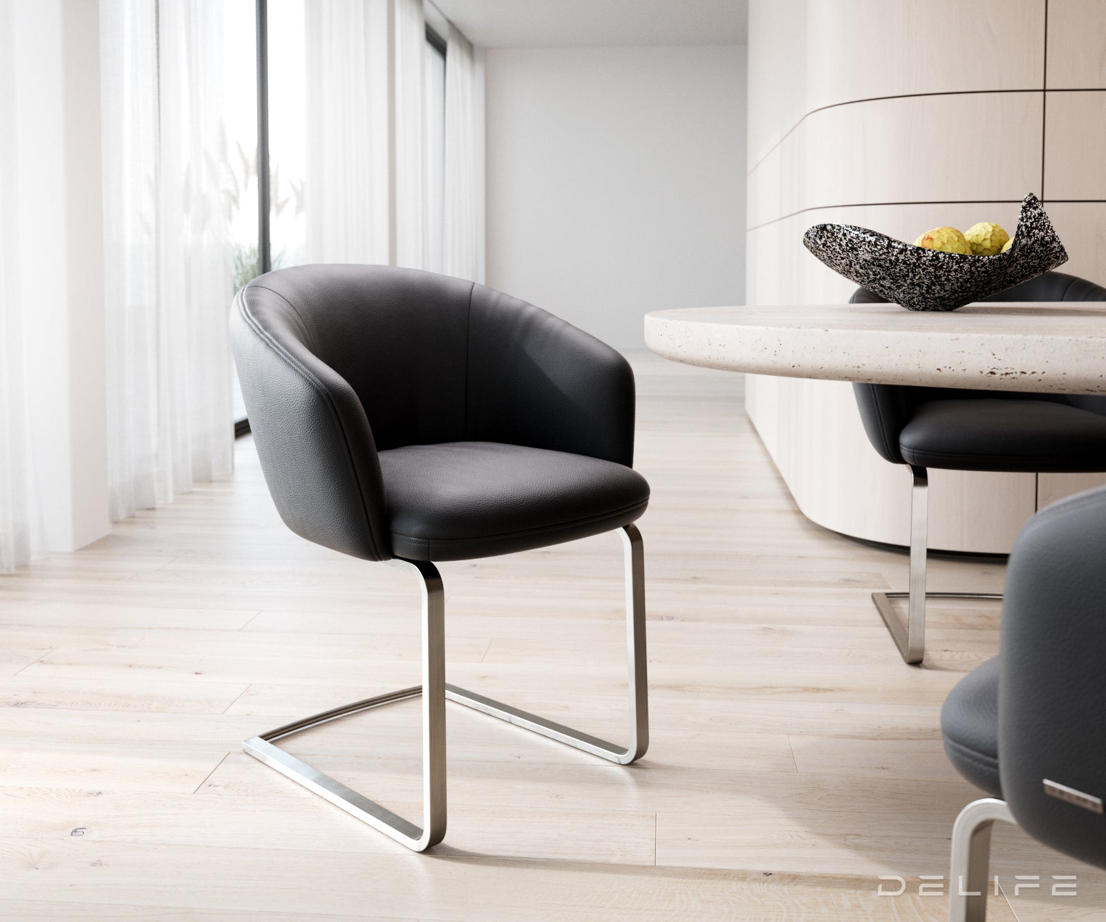 Blagovaonska stolica Caja, Materijal: Koža