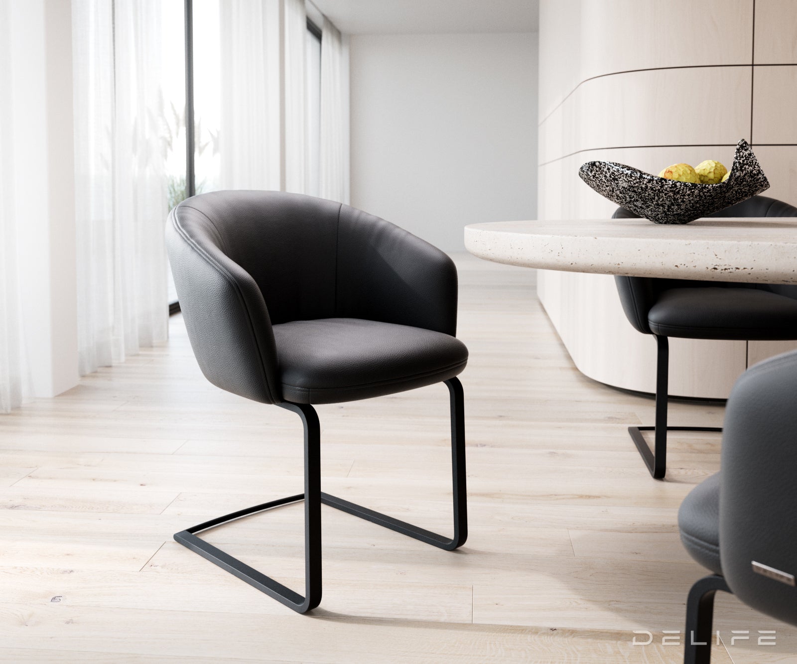 Blagovaonska stolica Caja, Materijal: Koža