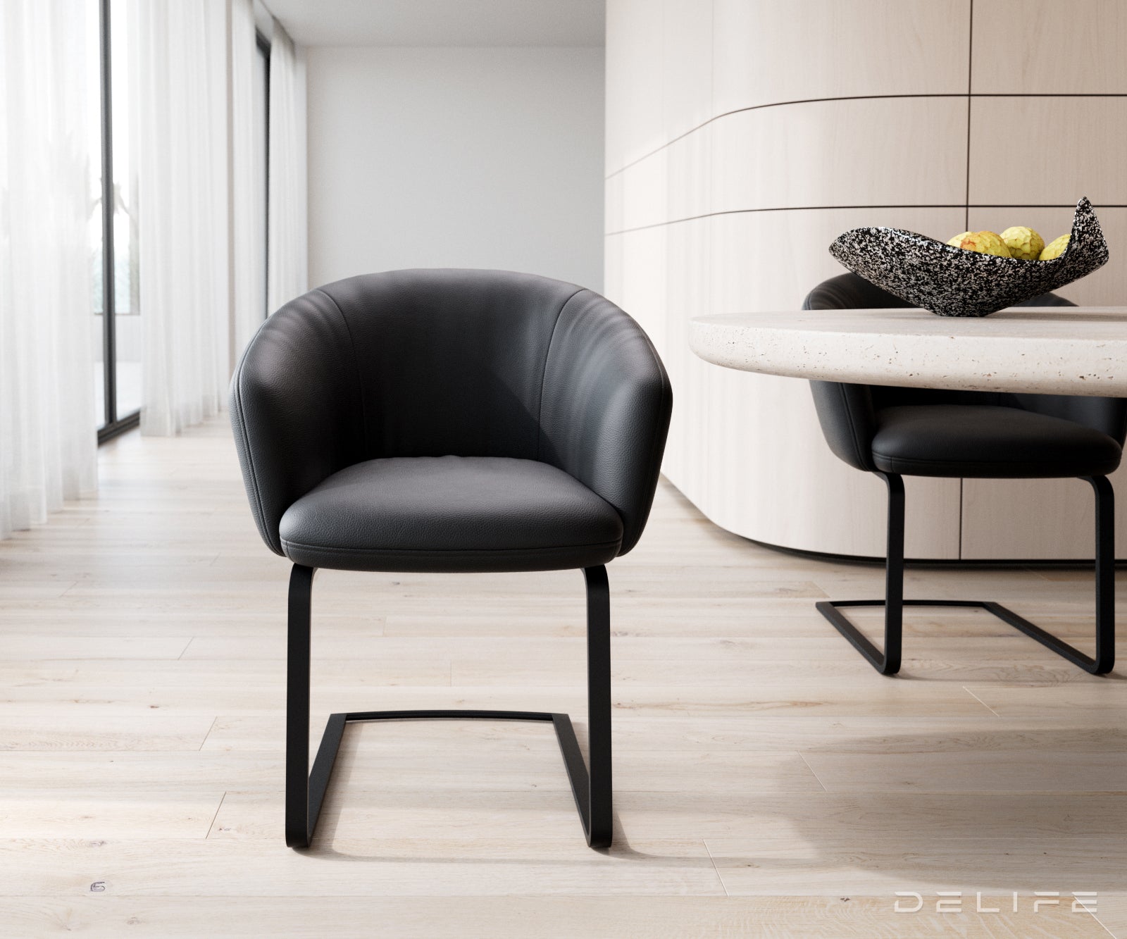 Blagovaonska stolica Caja, Materijal: Koža