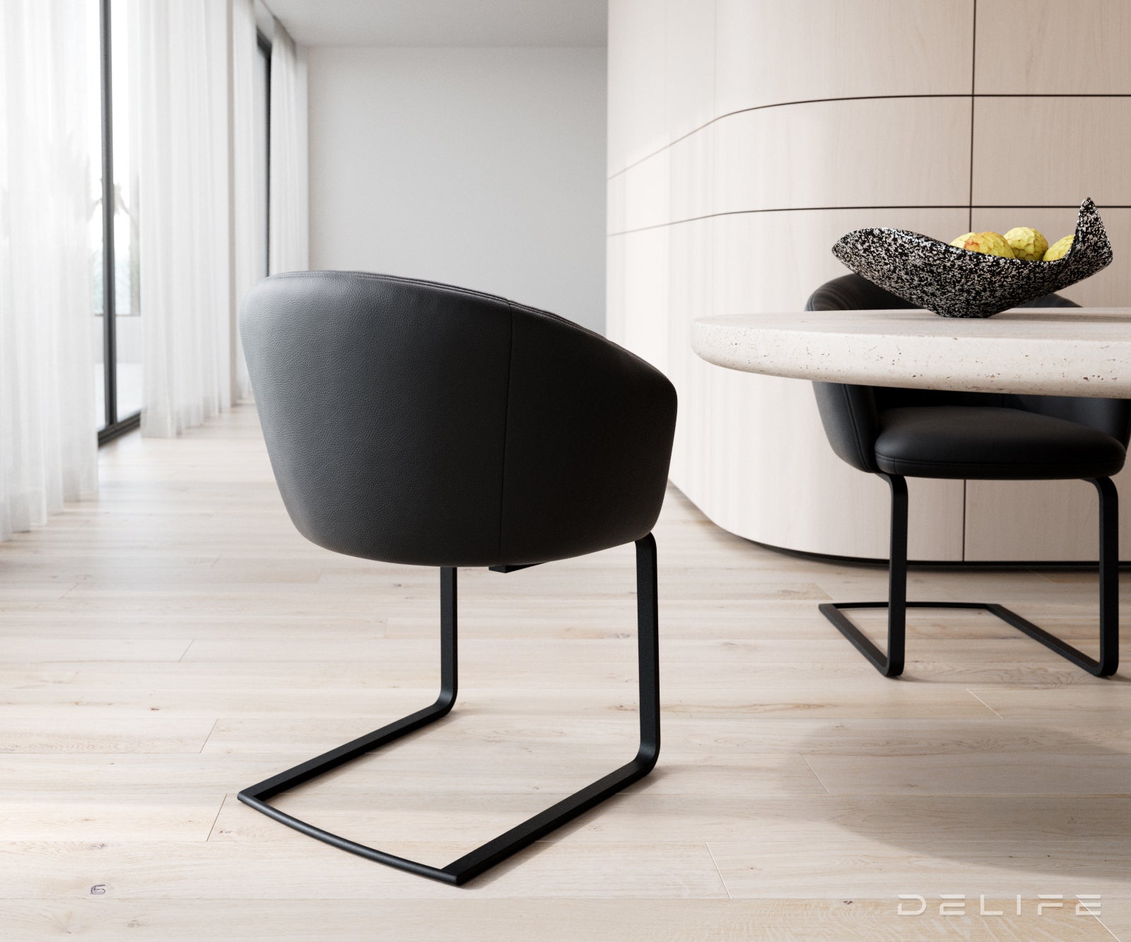 Blagovaonska stolica Caja, Materijal: Koža