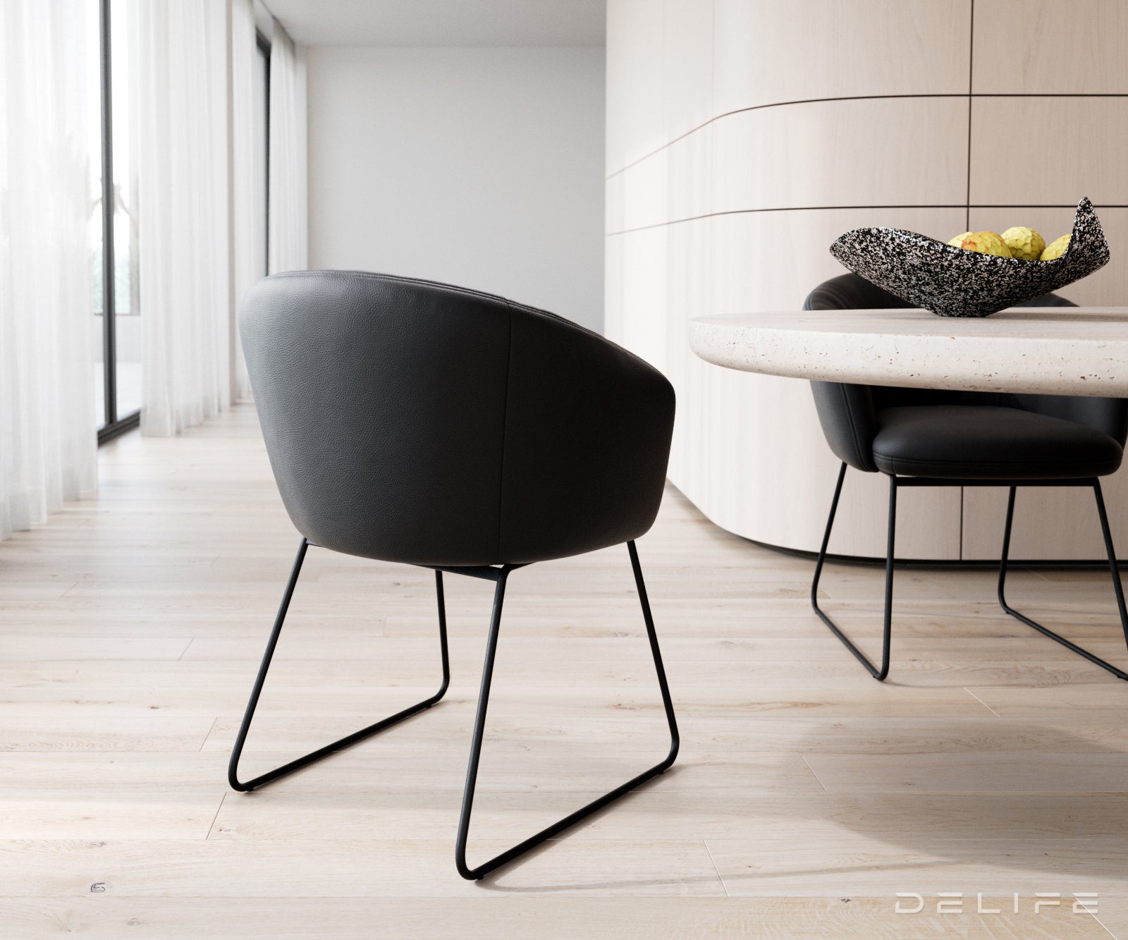 Blagovaonska stolica Caja, Materijal: Koža