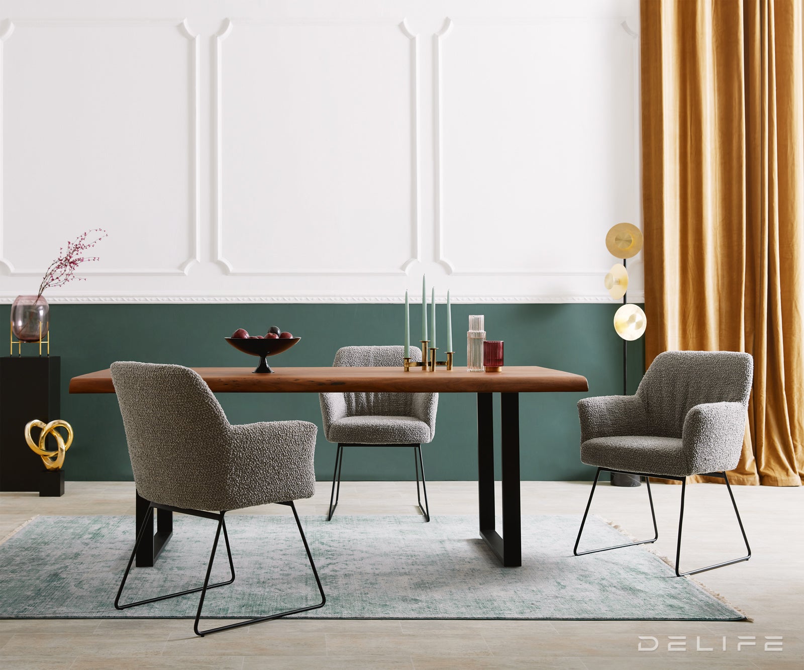 Blagovaonska stolica s rukonaslonom Xana, Materijal: Boucle